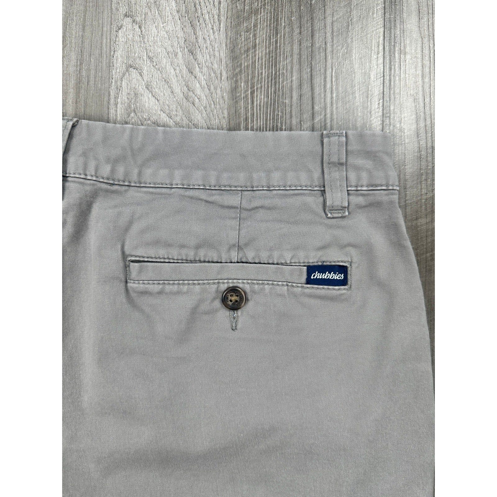 Chubbies The Flat Front Collection Regular Fit 7" Chino Shorts in Taupe Gray — Size 32 // Preowned