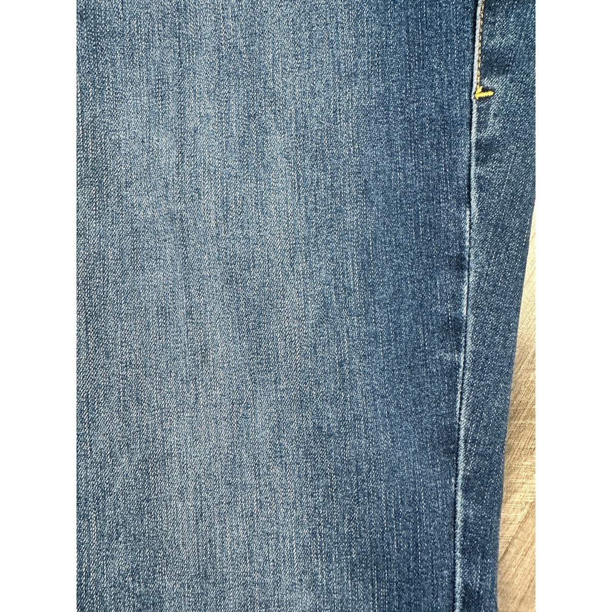 Tommy Bahama Authentic Classic Straight Leg Jeans — Size 35x32 // Preowned