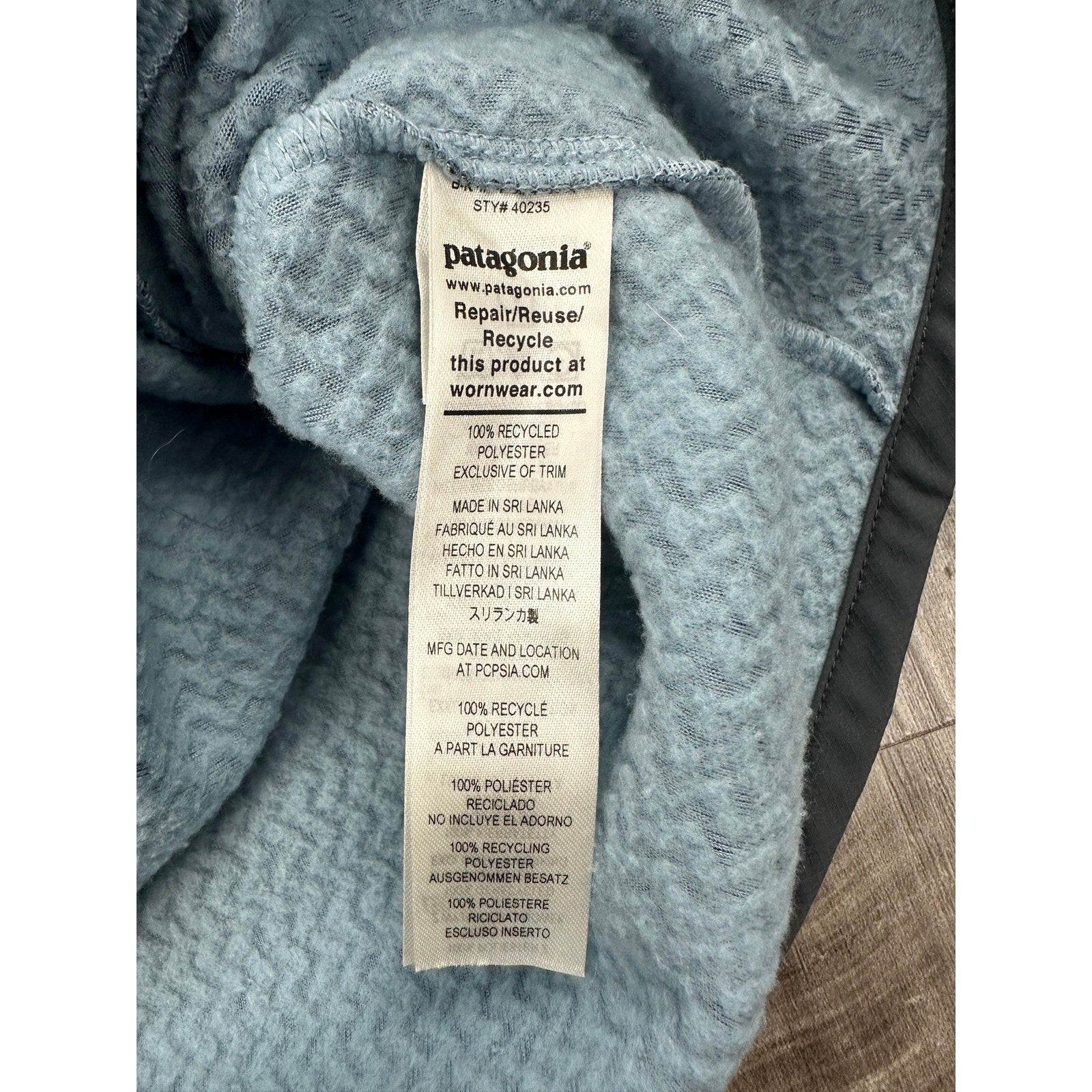 Patagonia R1 Air Crew Fleece Pullover in Light Plume Gray — Size Medium // Preowned