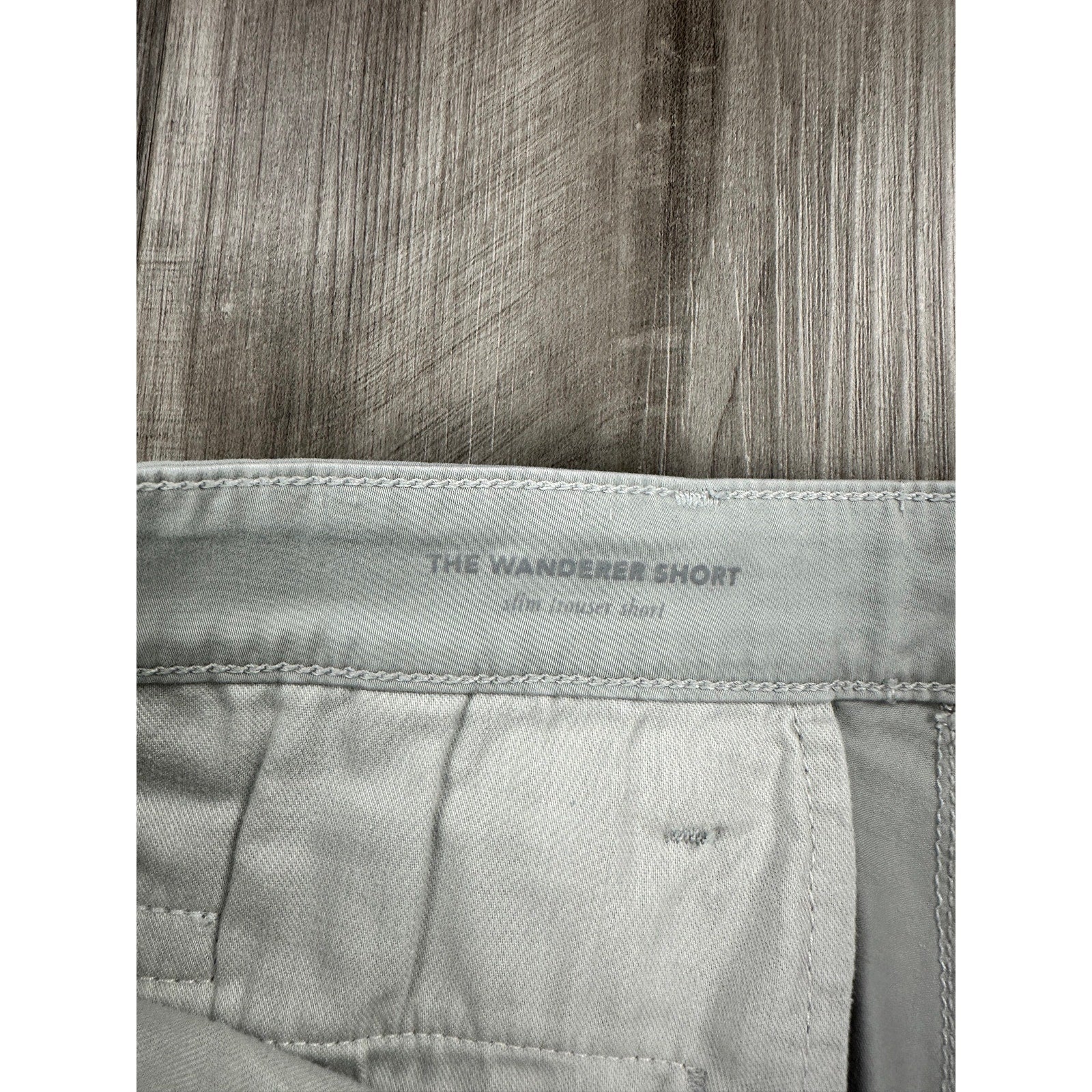 AG Adriano Goldschmied The Wanderer Slim Trouser Chino Shorts in Gray — Size 32R // Preowned