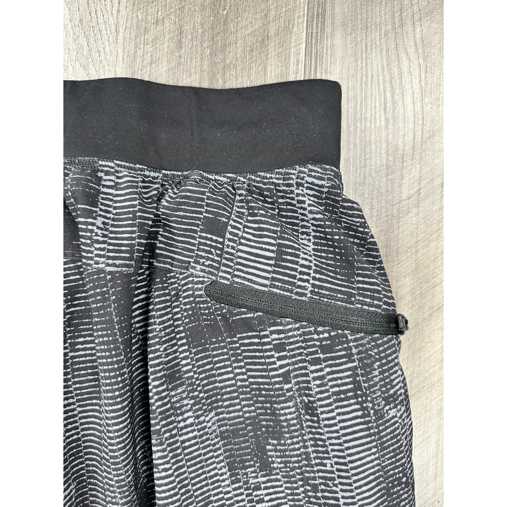 Lululemon T.H.E. Short 9" Lined Athletic Shorts — Size Small // Preowned