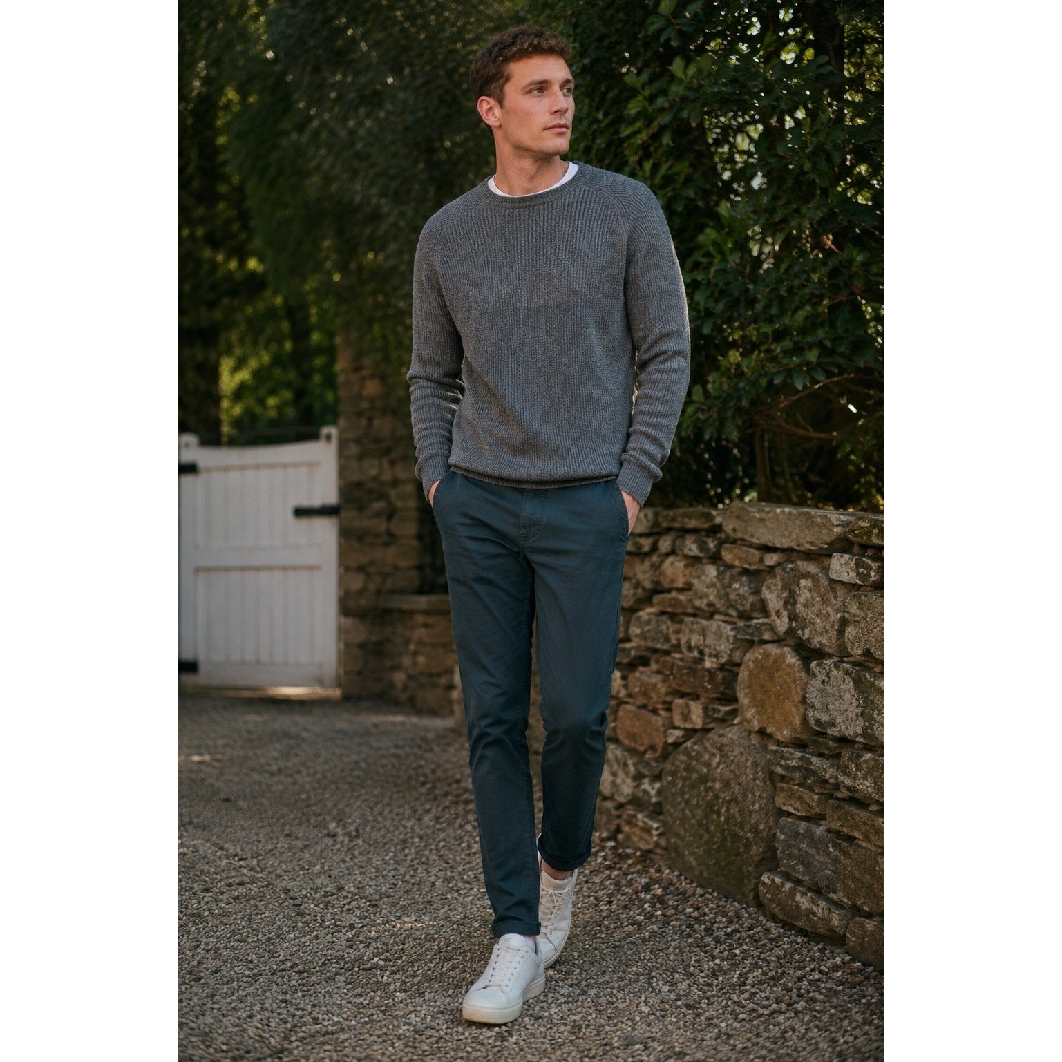 Under 510 Slim Tapered Fit Chino Pants in Black — Size 36x28 // Preowned