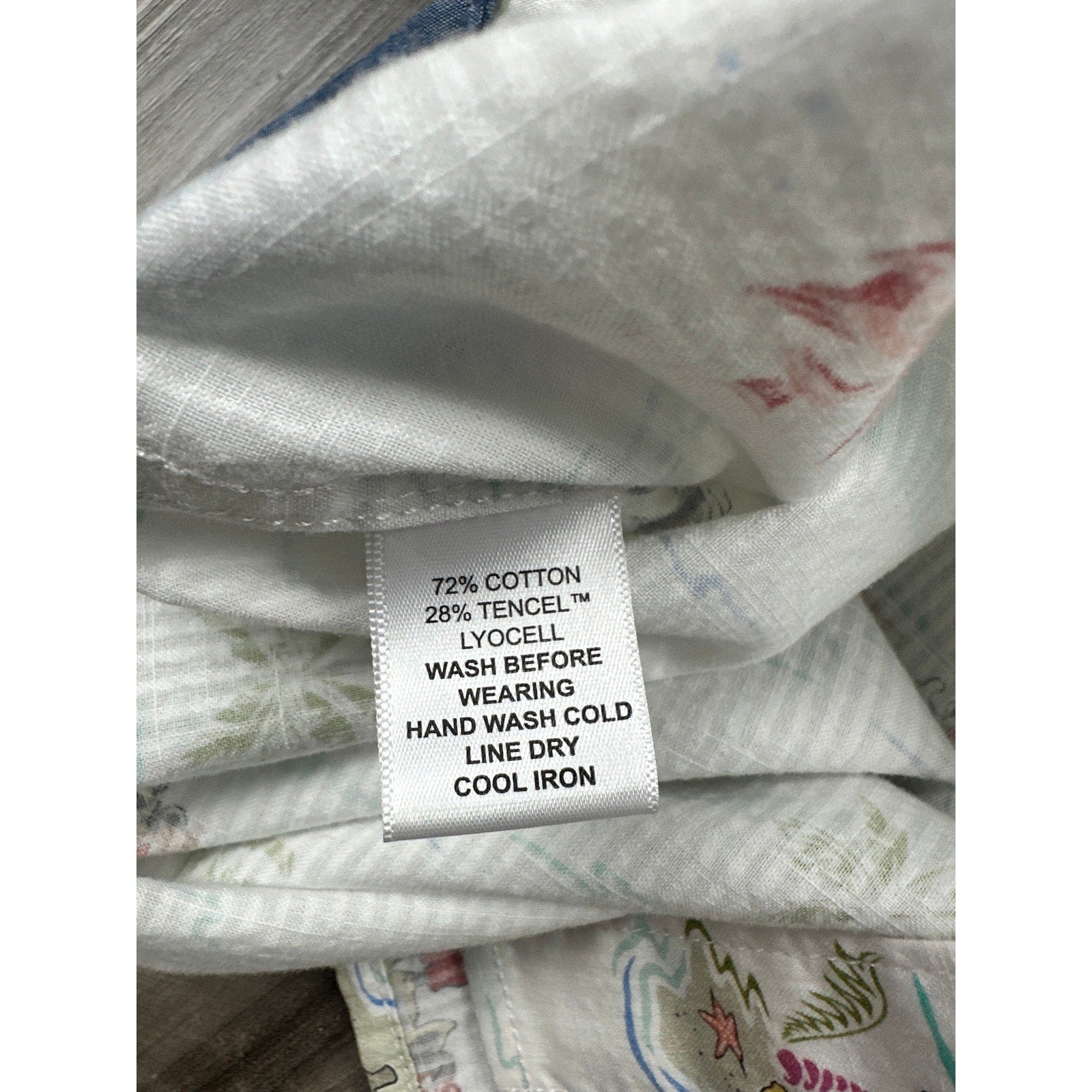 Disney x Tommy Bahama Short Sleeve Beach Vacation Shirt in White with Multi Print — Size Medium // Preowned