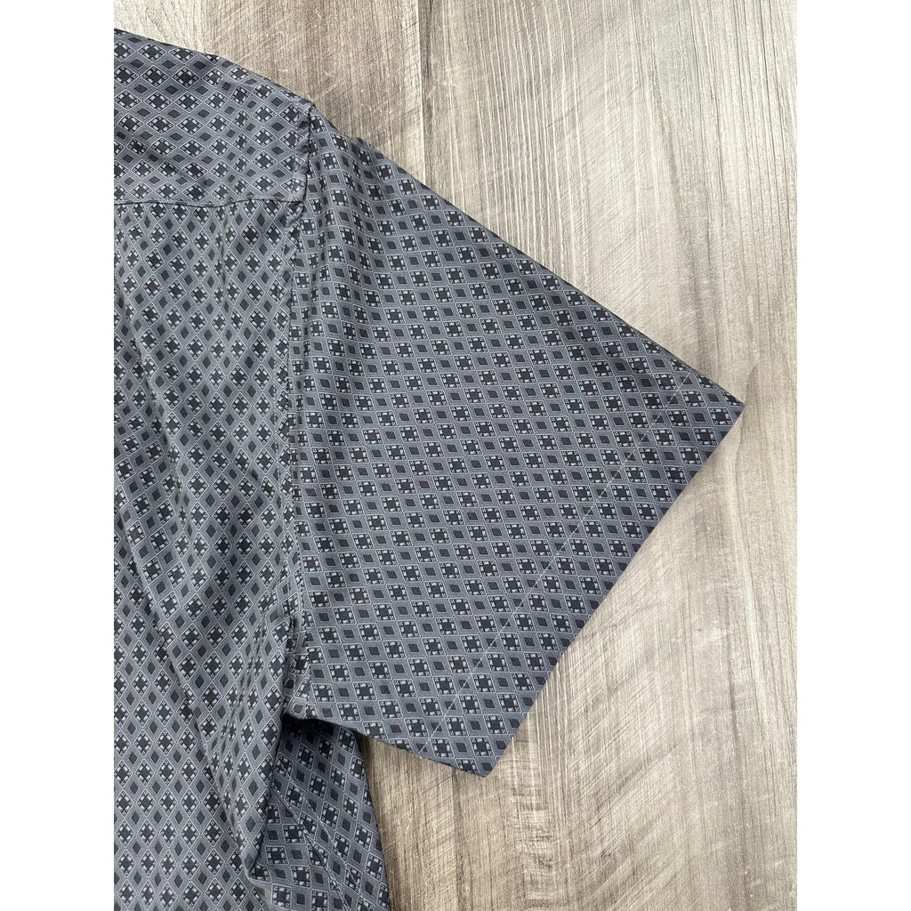 7 Diamonds Flawless 4 Way Stretch Woven Short Sleeve Shirt in Gray and Charcoal — Size Medium // Preowned