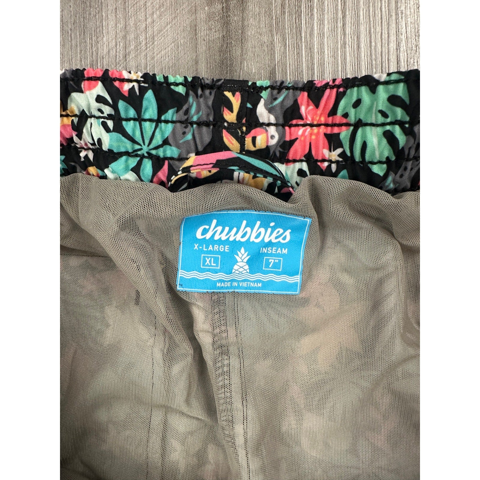 Chubbies The Bloomerangs 7" Swim Trunks in Black with Multi Jungle Print — Size XL // Preowned