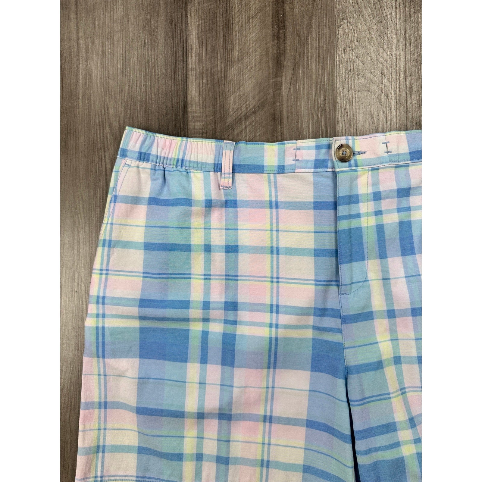 Chubbies Performance Everywhere 6-Inch Hybrid Drawstring Shorts in Light Blue Pink Yellow and White — Size 2XL // Preowned