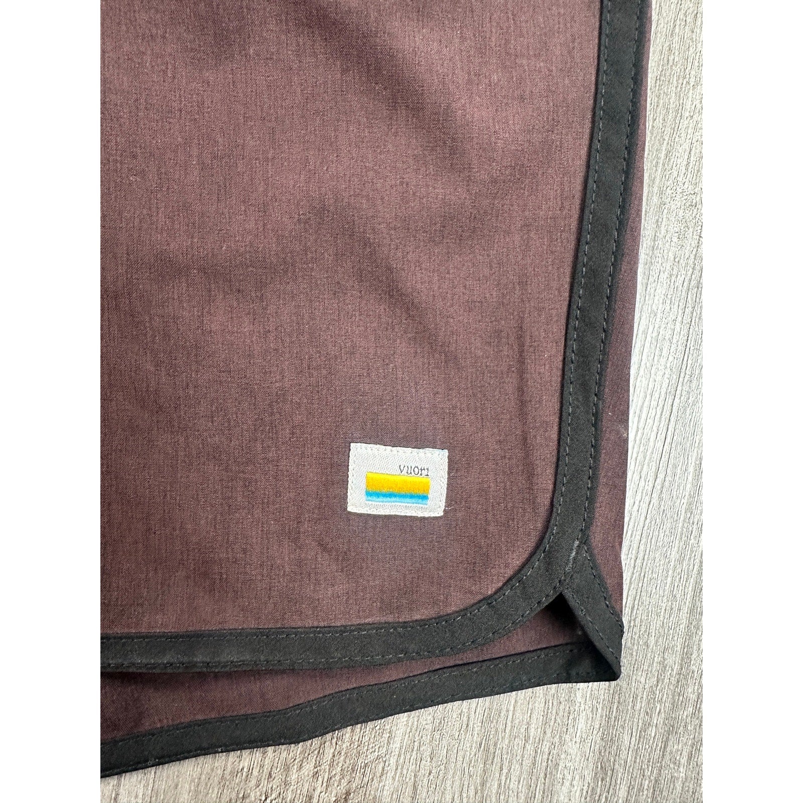 Vuori Banks Performance Athletic Shorts in Dark Burgundy Black — Size Medium // Preowned