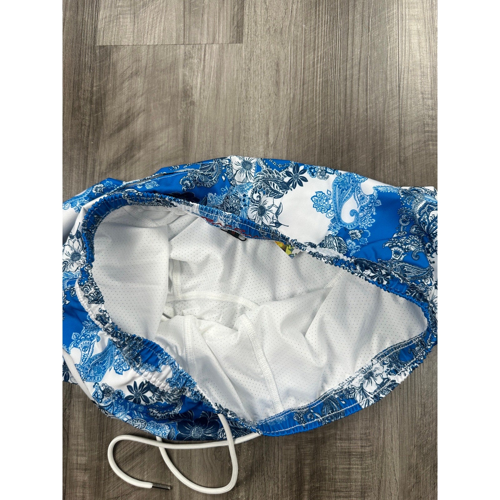 Robert Graham Floral Paisley Swim Trunks in Blue Navy and White — Size Medium