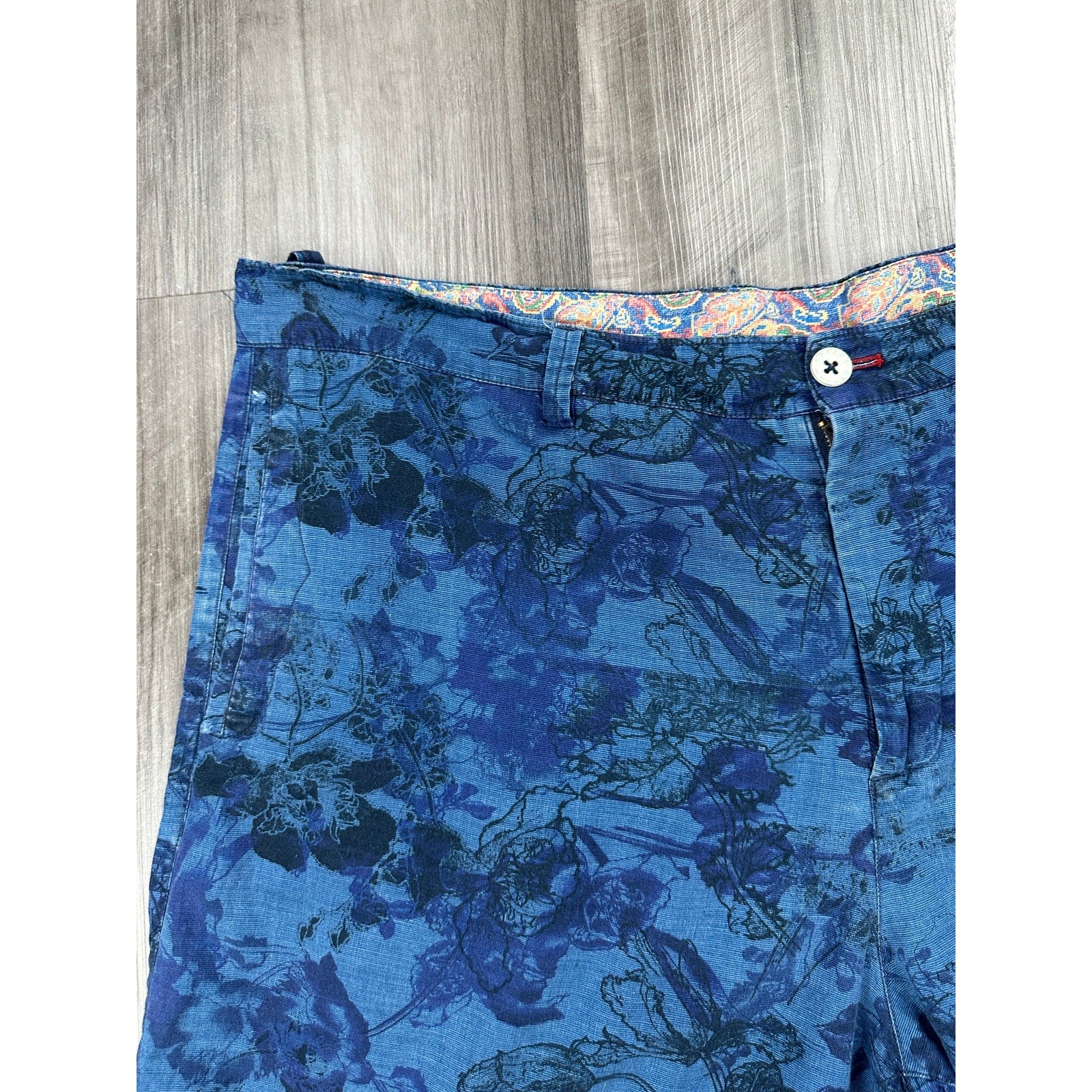 Robert Graham Floral Cotton Classic Fit Shorts in Blue and Navy — Size 44 // Preowned