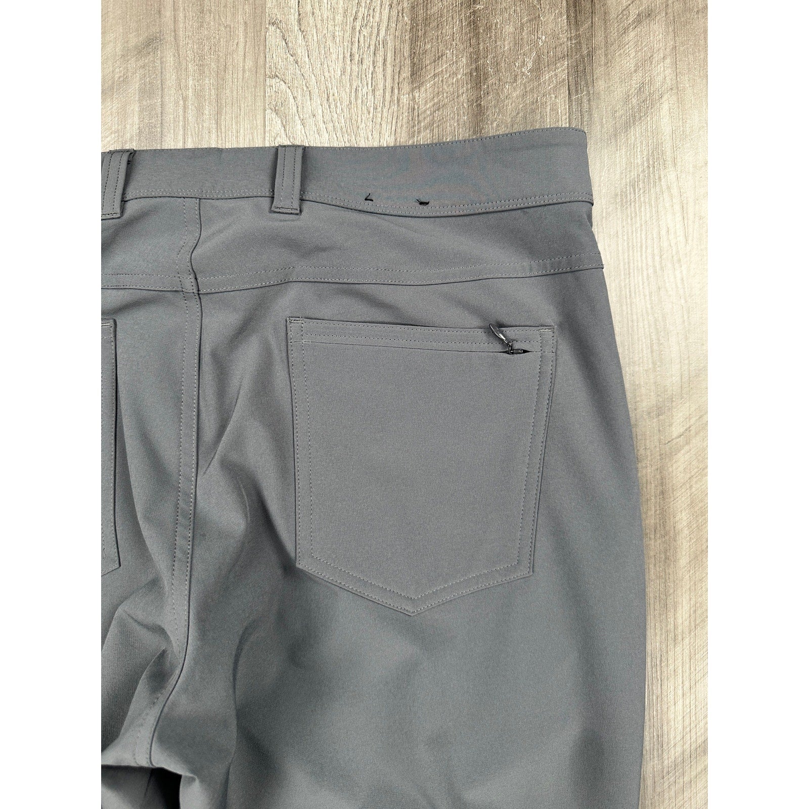 Mizzen+Main Helmsman 5 Pocket Slim Fit Performance Chino Pants in Gray — Size 32x30 // Preowned