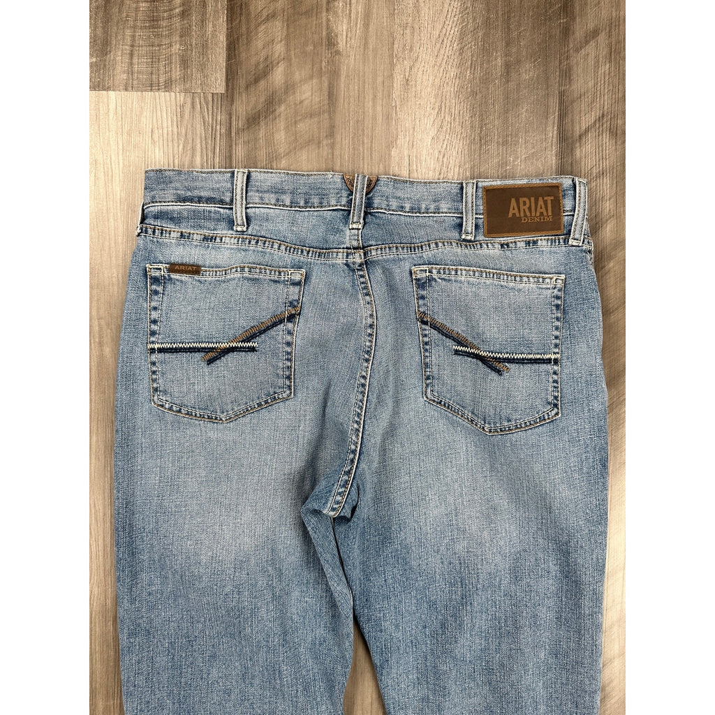 Ariat Abel M4 Relaxed Straight Leg Jean in Orleans Blue — Size 36x38 // Preowned