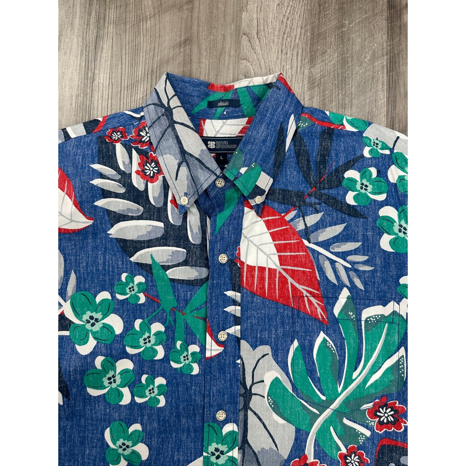 Reyn Spooner Classic Fit Hawaiian Tropical Short Sleeve Button Down in Blue Multi — Size Large // Preowned