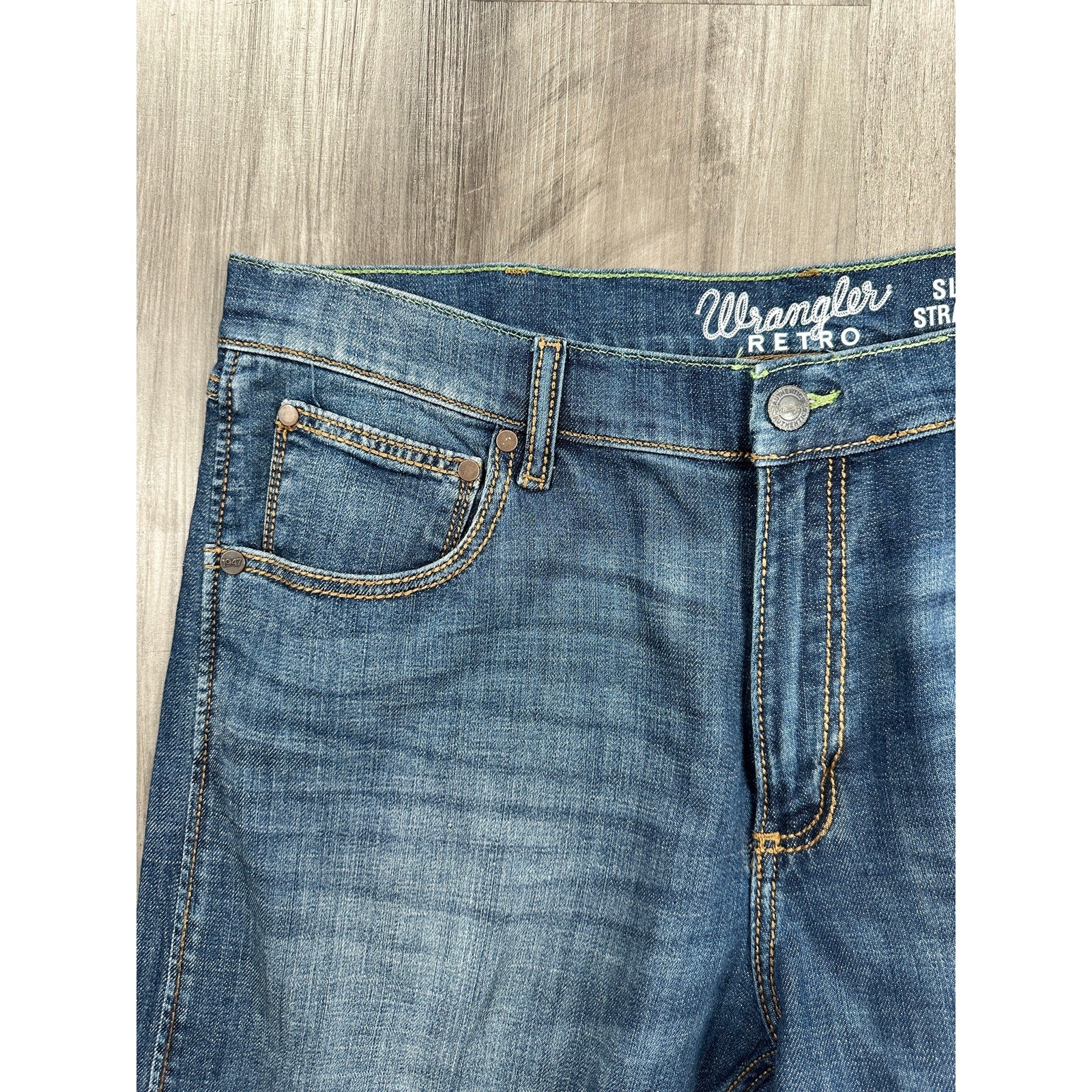 Wrangler Retro Slim Straight Cottonwood Jean in Blue — Size 36x34 // Preowned