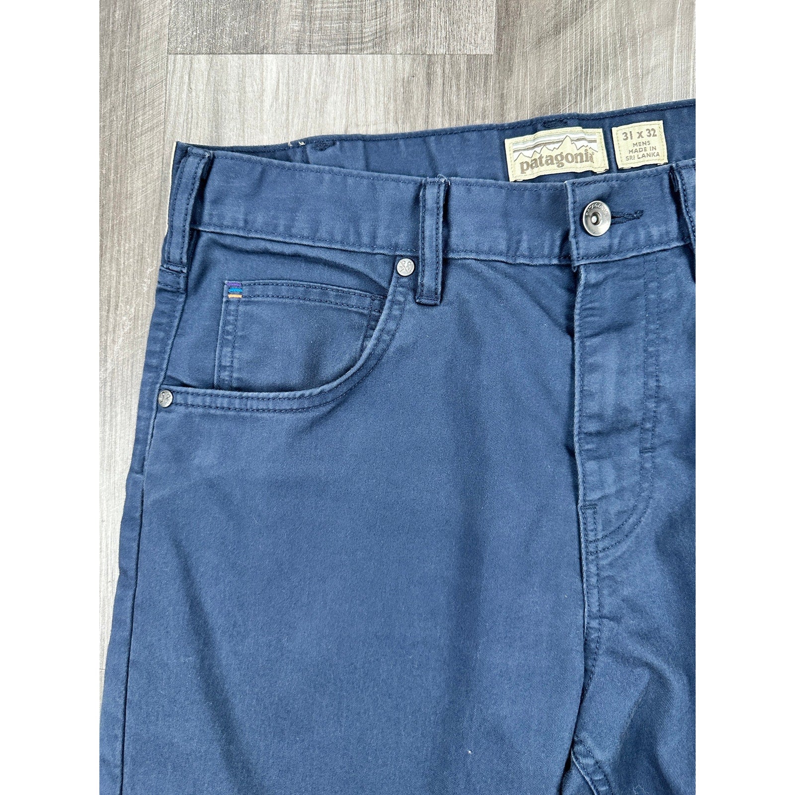 Patagonia Performance T400 Comfort Twill Straight Jeans in Navy — Size 31x32 // Preowned