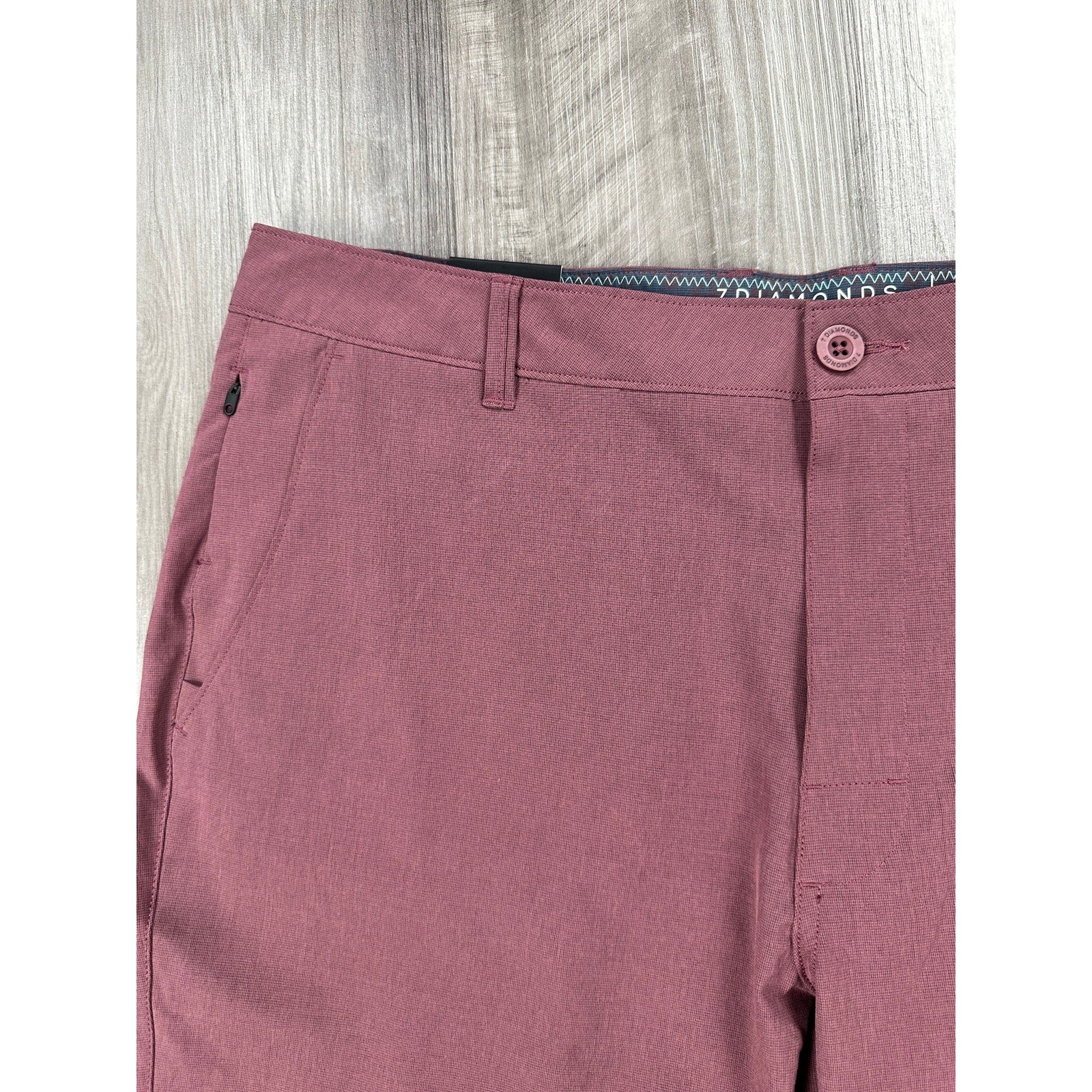 7 Diamonds Dynamic 7-Inch Hybrid Performance Shorts in Maroon — Size 36