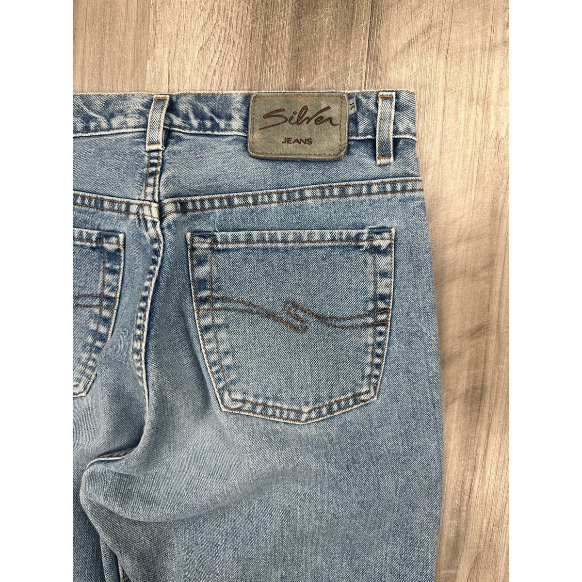 Silver Jeans Vintage Made in Canada Relaxed Straight Leg Jeans — Size 31x28 // Preowned