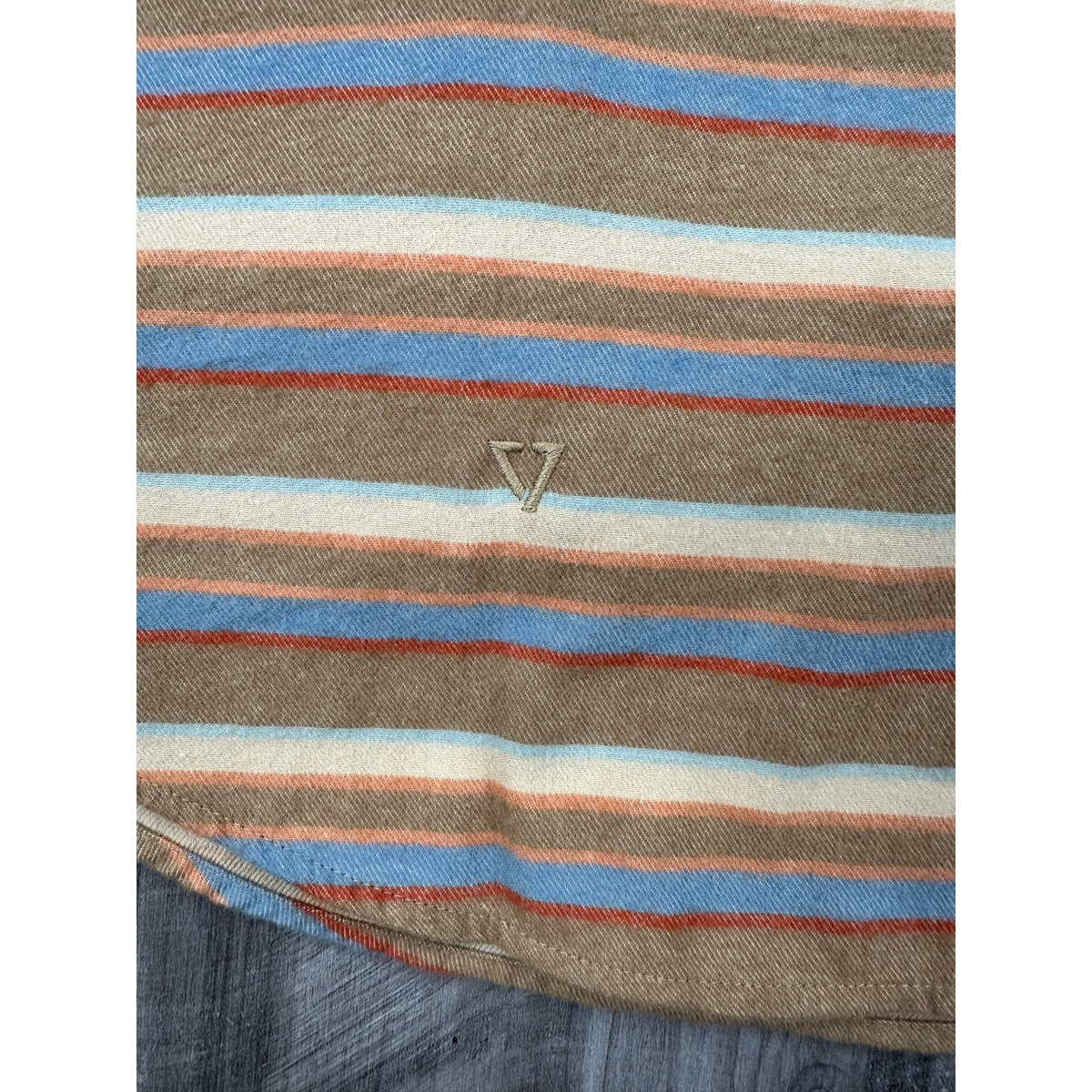 Vissla Central Coast Eco Flannel Long Sleeve Button Down Shirt — Size Medium // Preowned
