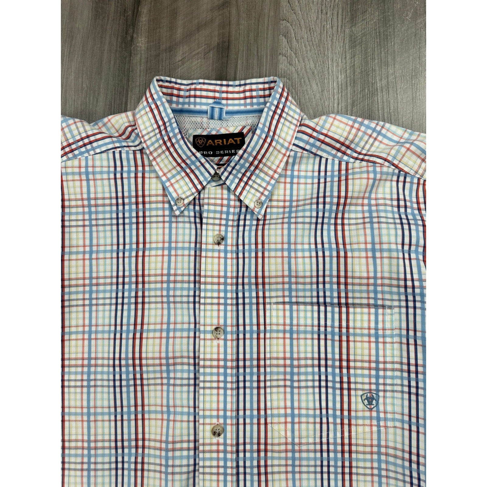 Ariat Pro Series Plaid Long Sleeve Button Down Shirt in White Light Blue Red Blue Charcoal Yellow and Coral — Size XL // Preowned
