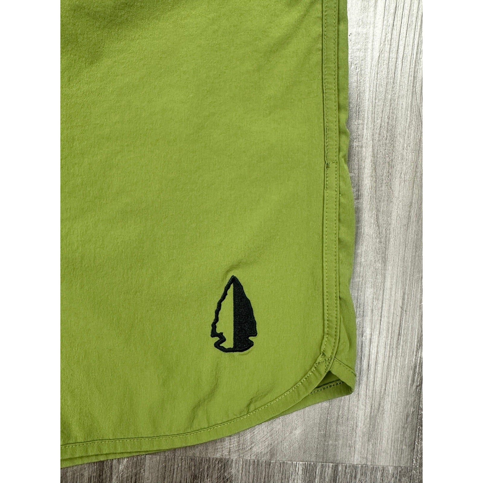 TACHUNTFISH UDT 5" Performance Shorts in Olive Fresco — Size XL // Preowned