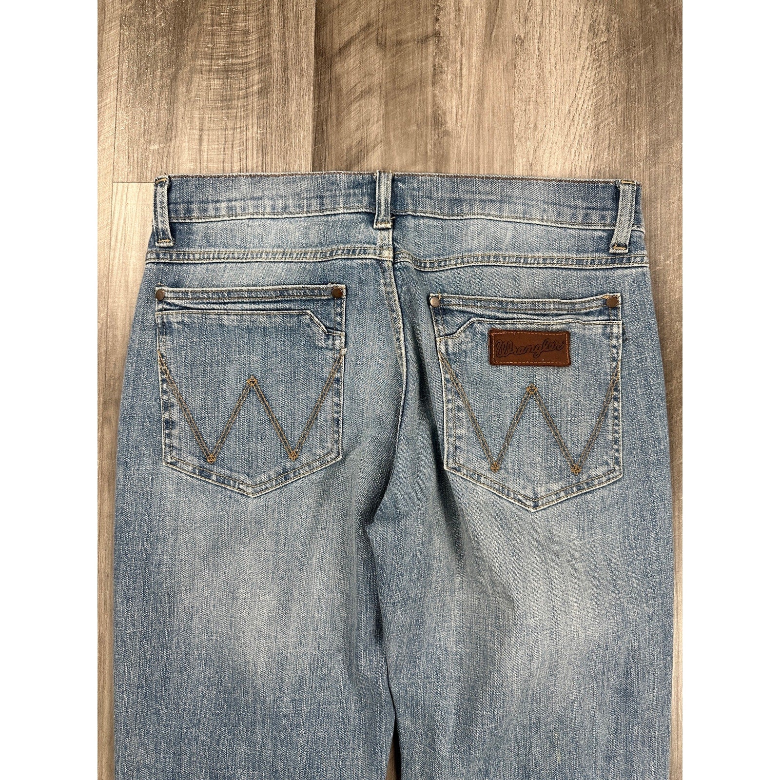 Wrangler Retro Relaxed Boot Cut Jean in Light Wash — 32x30