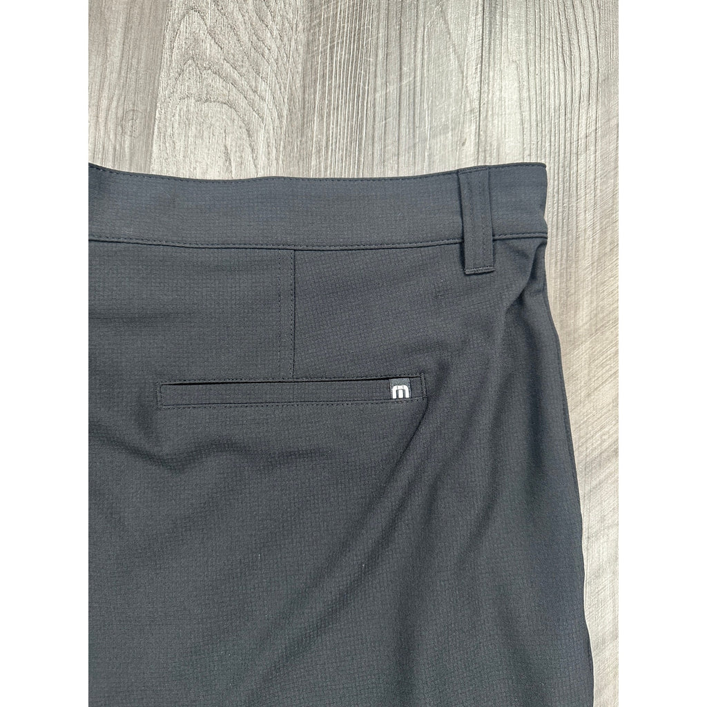 Travis Mathew Starnes 9-Inch Golf Shorts in Black — Size 42