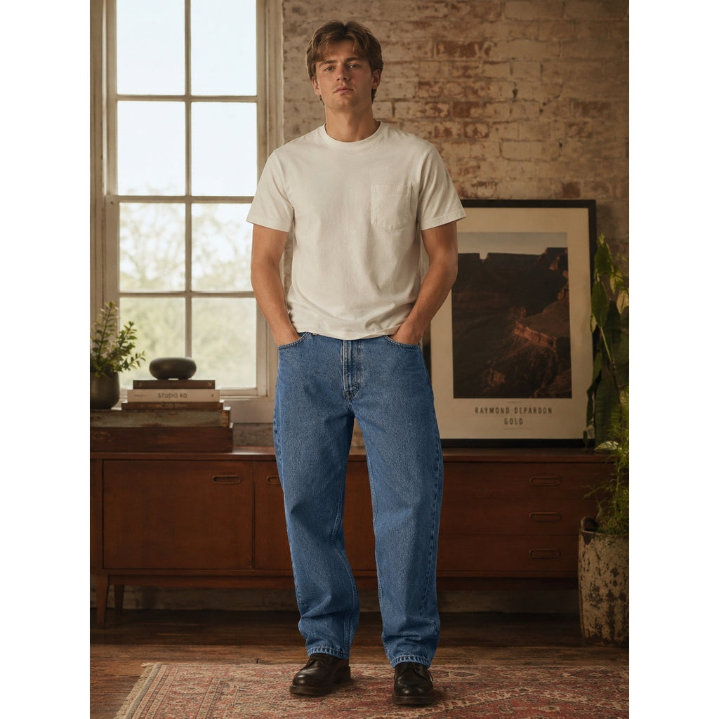 Levi's 550 Relaxed Fit Jean in Medium Wash Blue — Size 32x30 // Preowned
