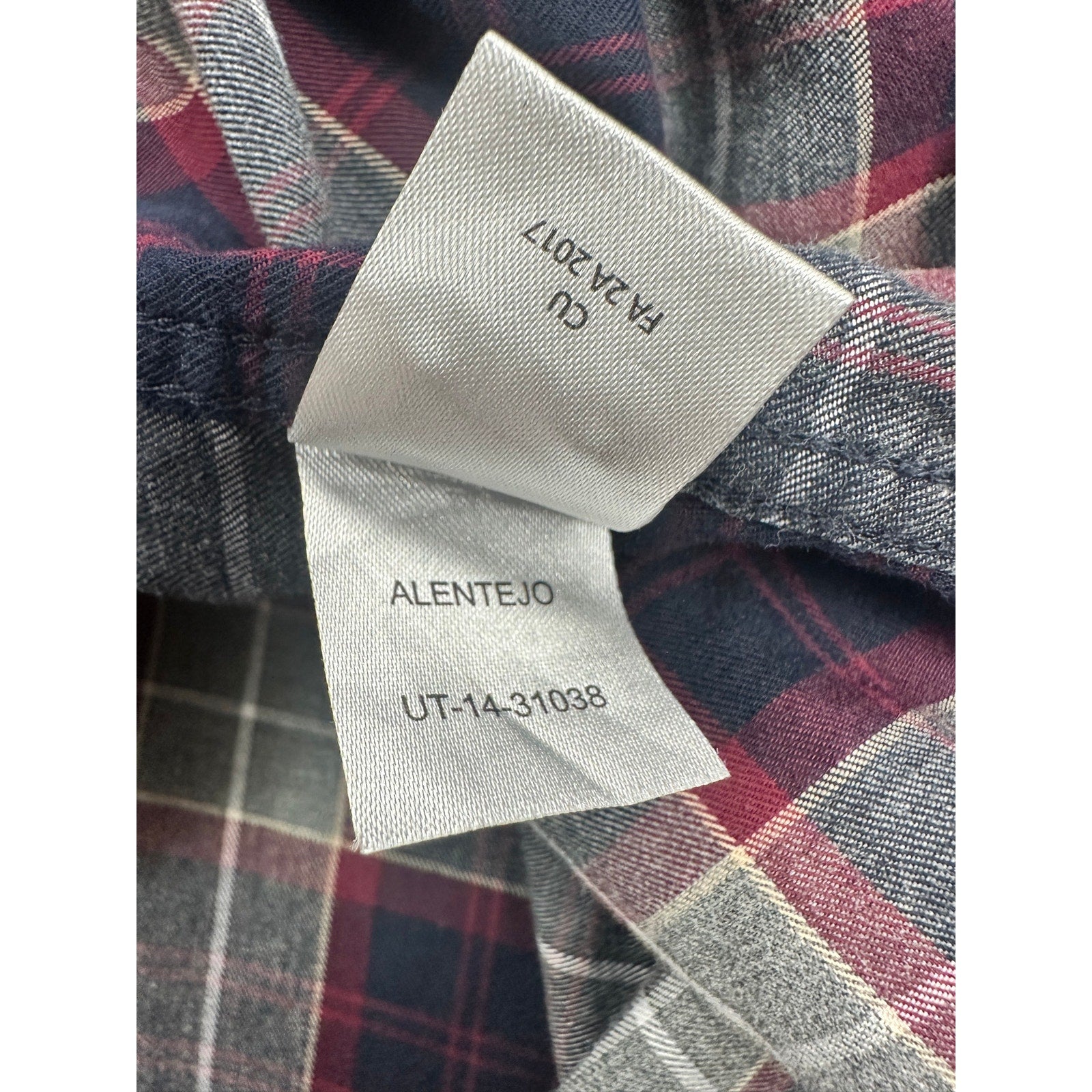UNTUCKit Alentejo Plaid Flannel Long Sleeve Button Down in Navy Maroon Gray White Cream — Size 2XL // Preowned