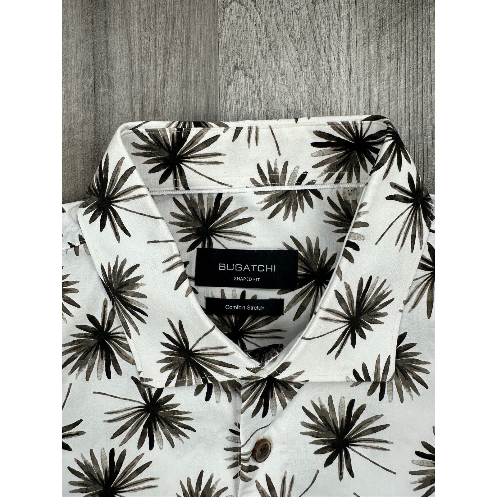Bugatchi Comfort Stretch Shaped Fit Short Sleeve Shirt in Olive — Size Medium // Preowned