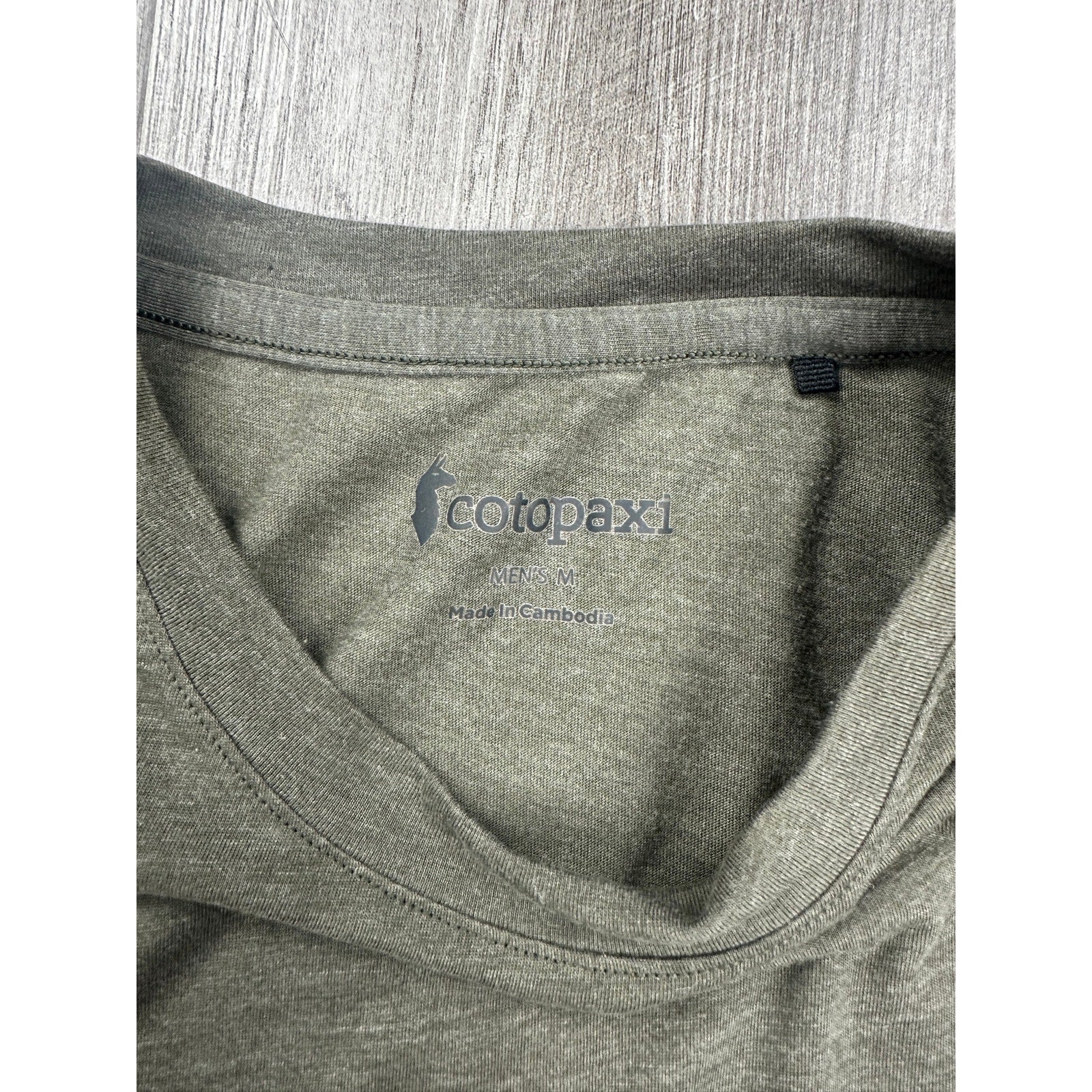Cotopaxi Paseo Travel Pocket Tee in Olive Green — Size Medium // Preowned