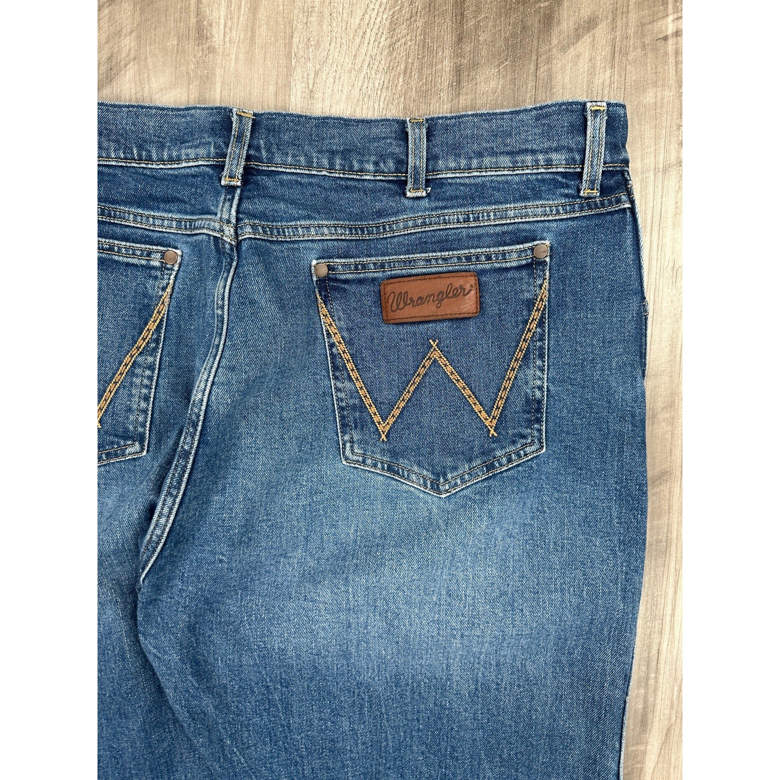 Wrangler Retro Slim Boot Cut Jeans in Blaze Blue — Size 40x34 // Preowned