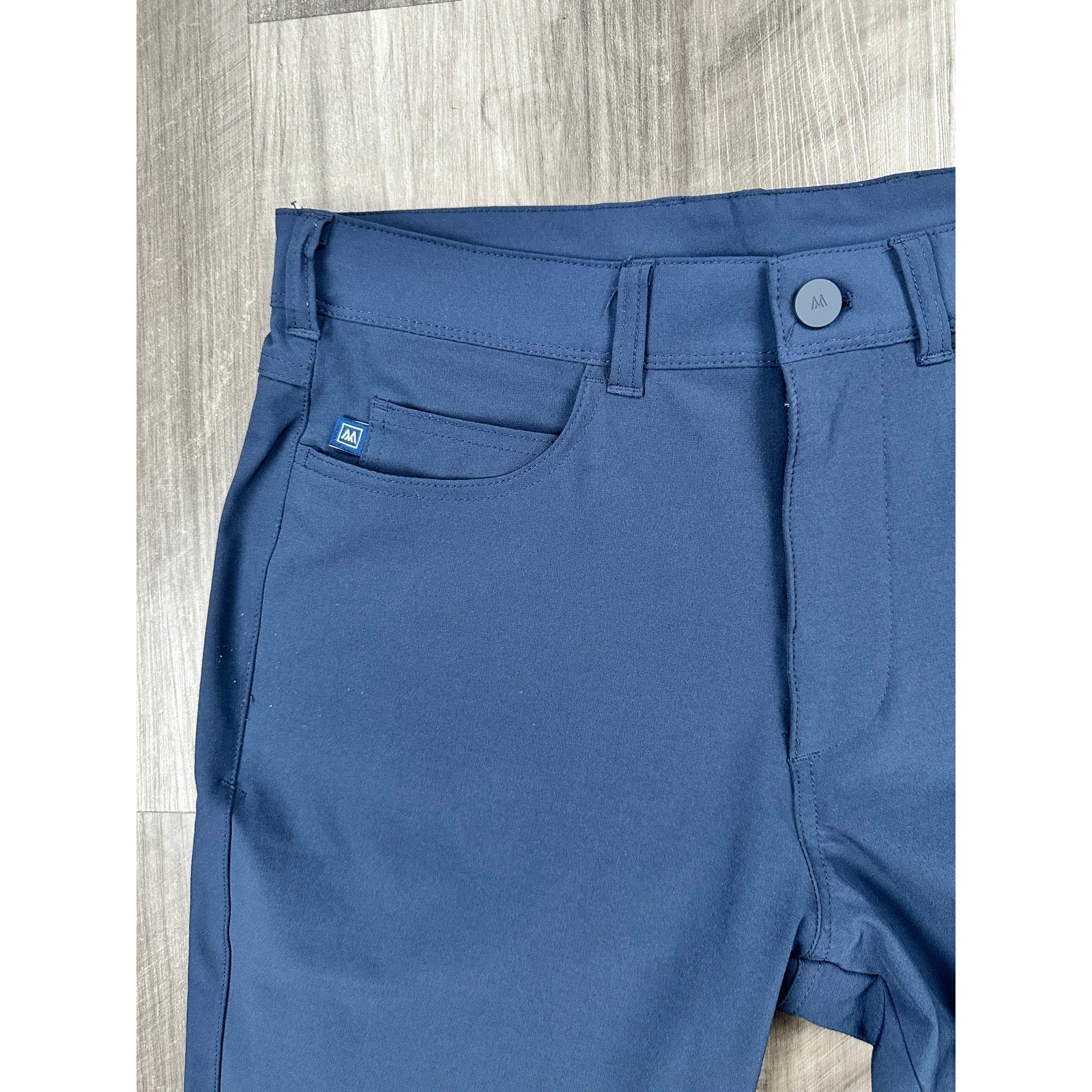 Mizzen+Main Helmsman Performance Slim Fit Chino Pants in Navy — Size 30x32 // Preowned