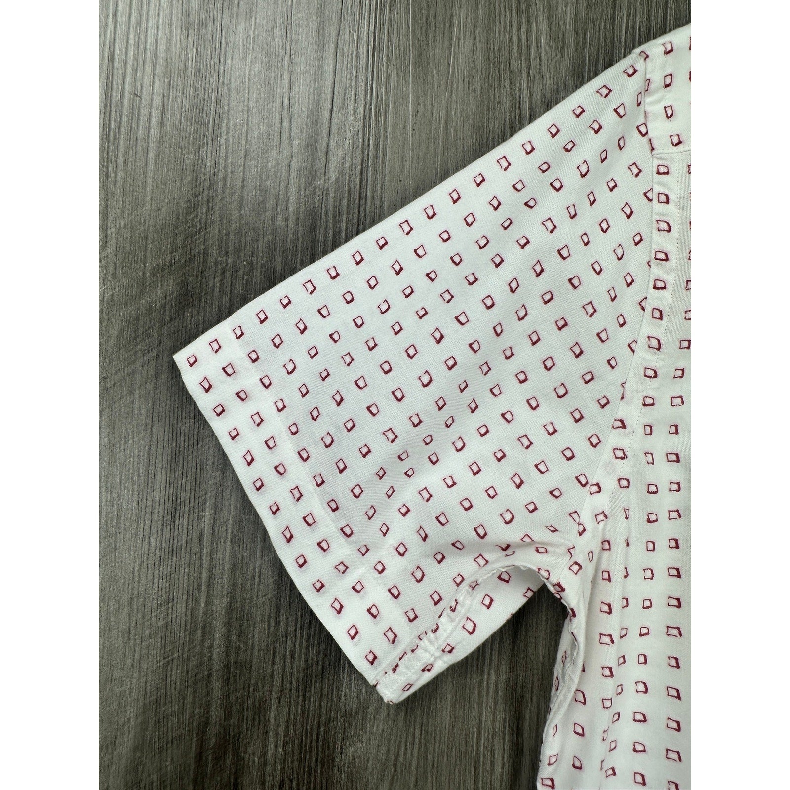 BOSS Slim Fit Ink Squares Short Sleeve Button Down in White with Red Squares — Size Large // Preowned