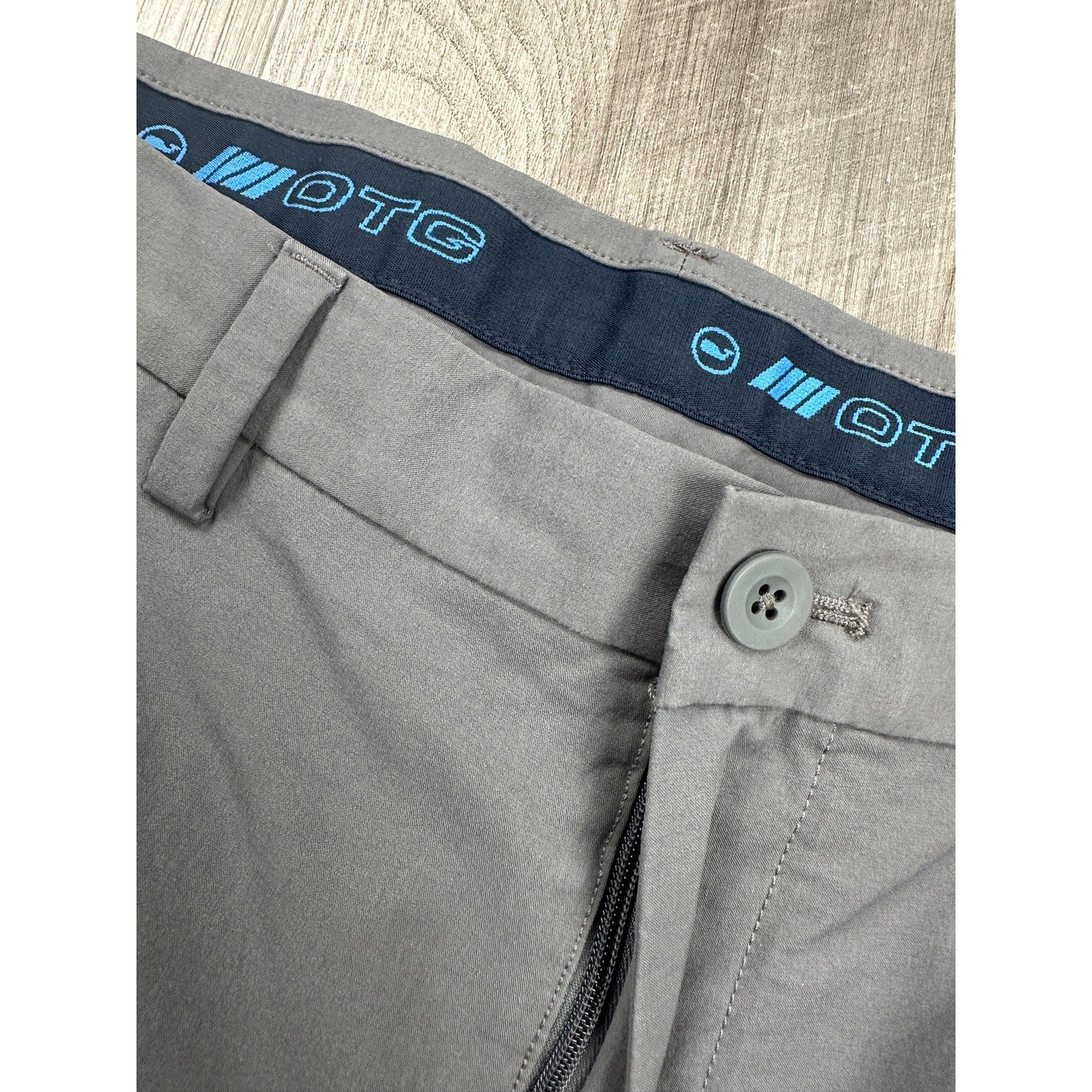 Vineyard Vines On the Go Performance Chino Pants in Gray — Size 33x32 // Preowned