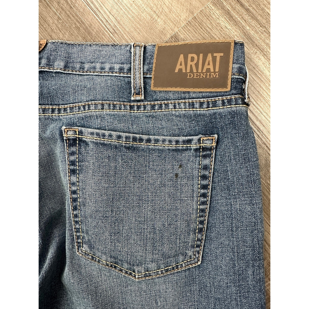 Ariat M7 Madera Slim Straight Leg Samwell Jean — Size 36x32 // Preowned