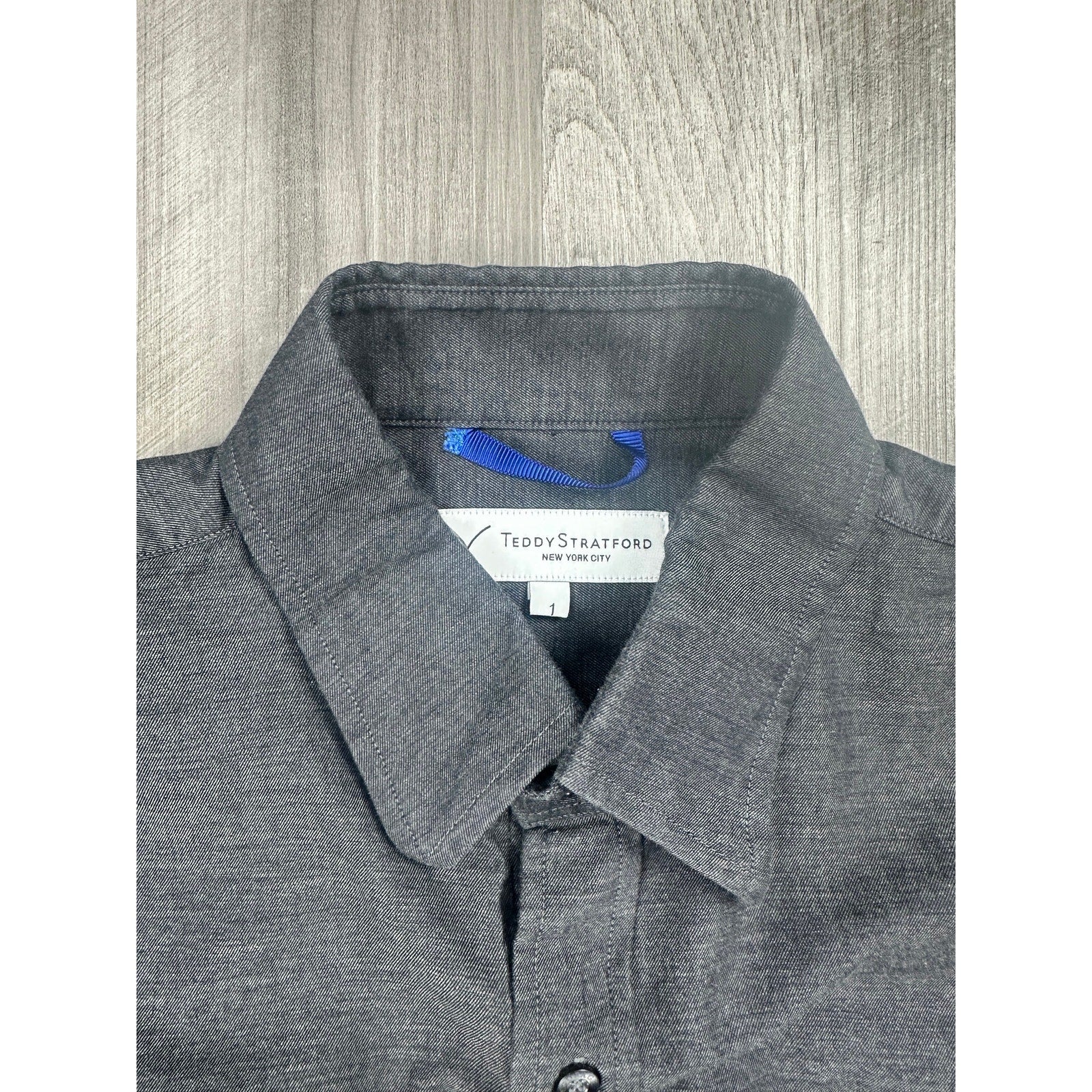Teddy Stratford Two Pocket Organic Long Sleeve Shirt in Charcoal — Size 1 (US Small) // Preowned