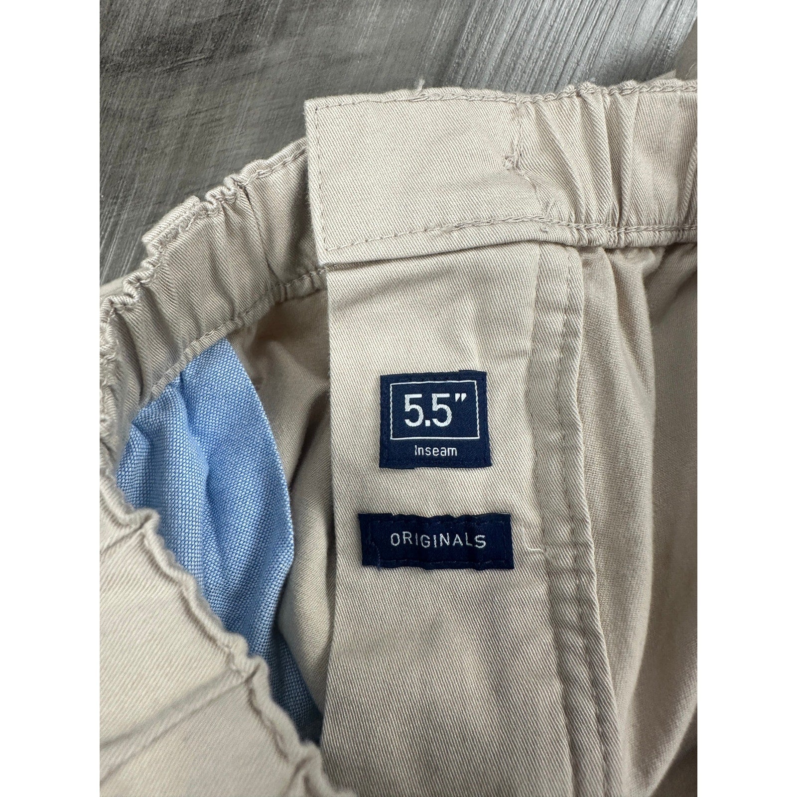 Chubbies Originals 5.5-Inch Elastic Waist Chino Shorts in Khaki — Size Large // Preowned
