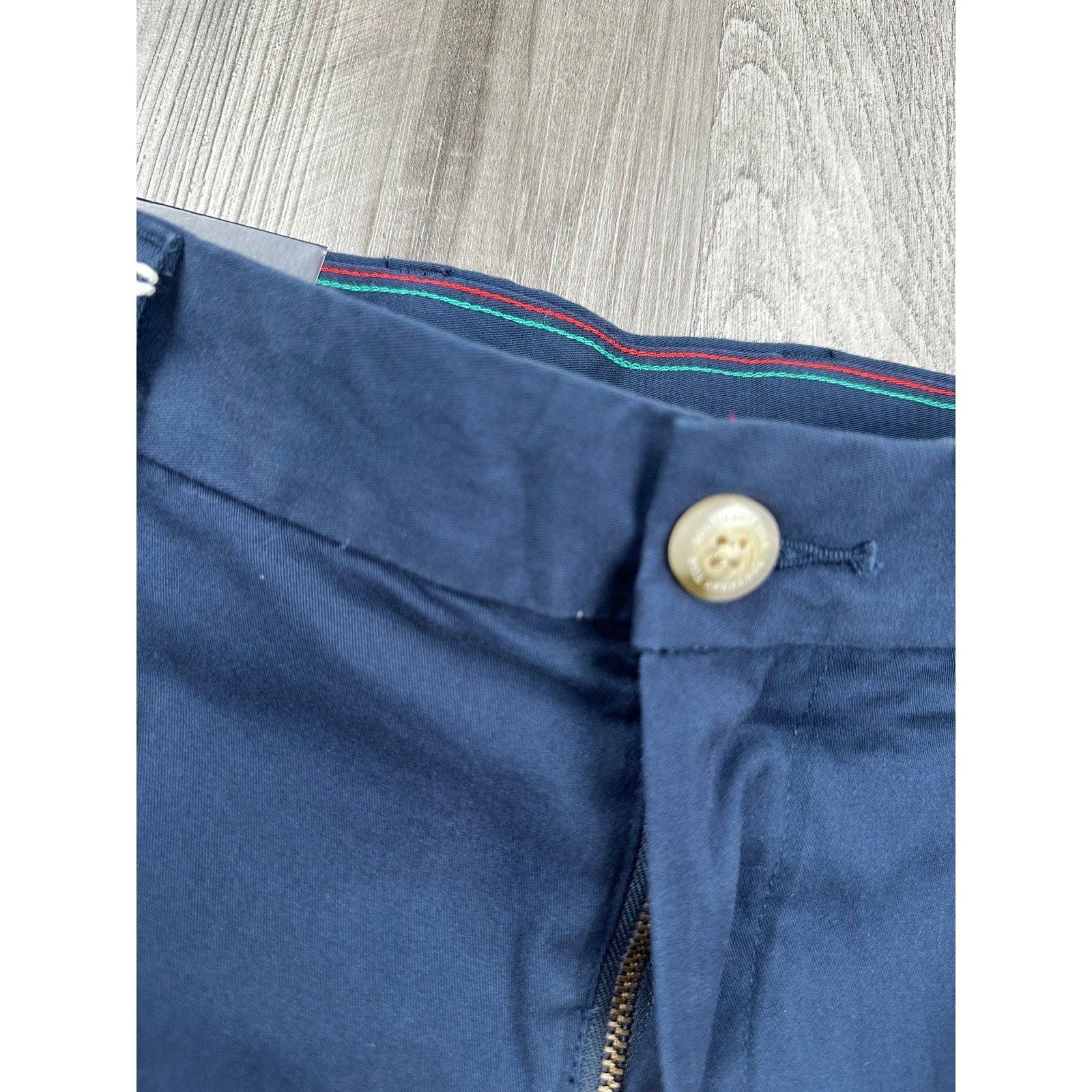 Southern Tide 9-Inch Channel Marker Chino Shorts in Navy — Size 28