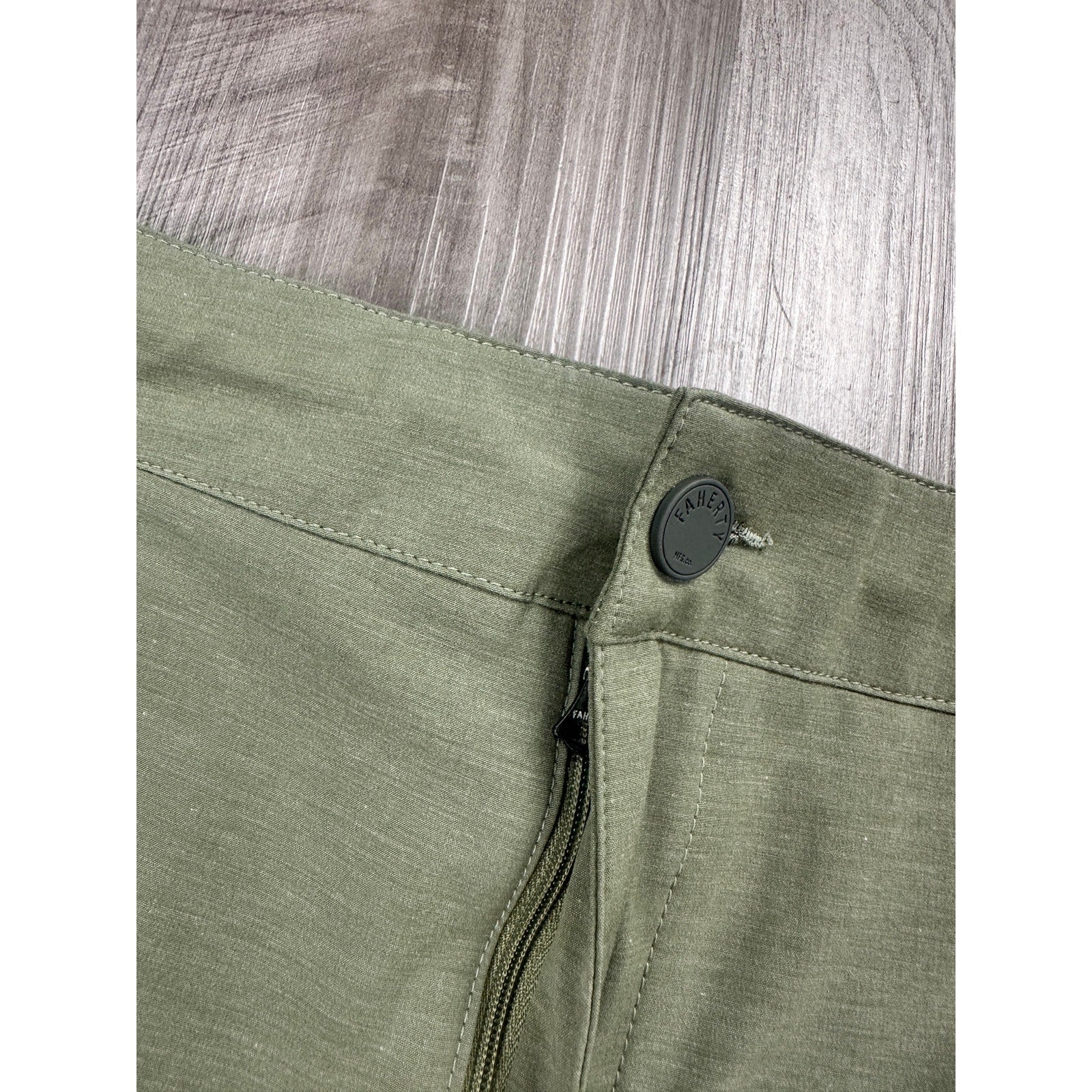 Faherty All Day Hybrid Shorts in Green — Size 36 // Preowned
