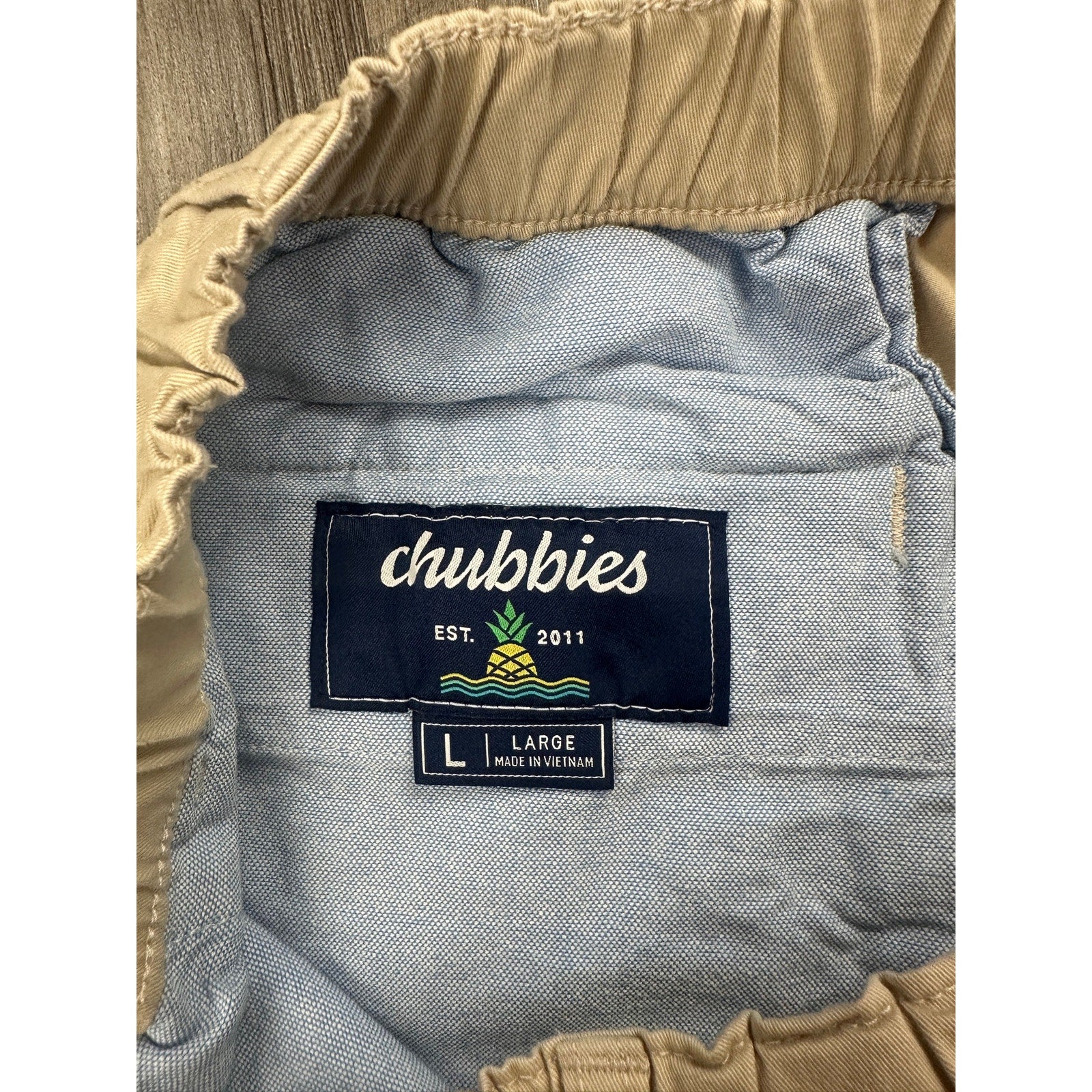 Chubbies 7-Inch Regular Fit Elastic Waist Chino Shorts in Khaki — Size Large // Preowned