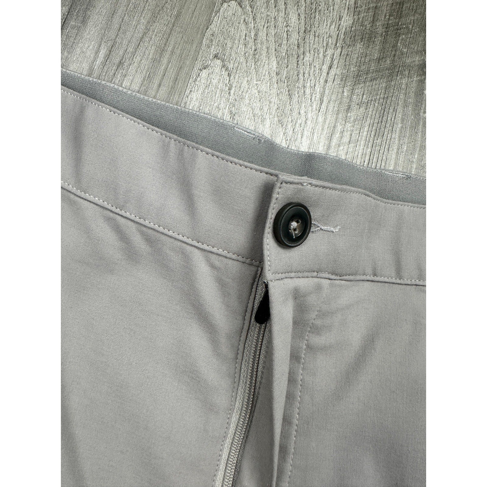 Quince Organic Cotton Coolmax 9" Chino Shorts in Gravel — Size 36