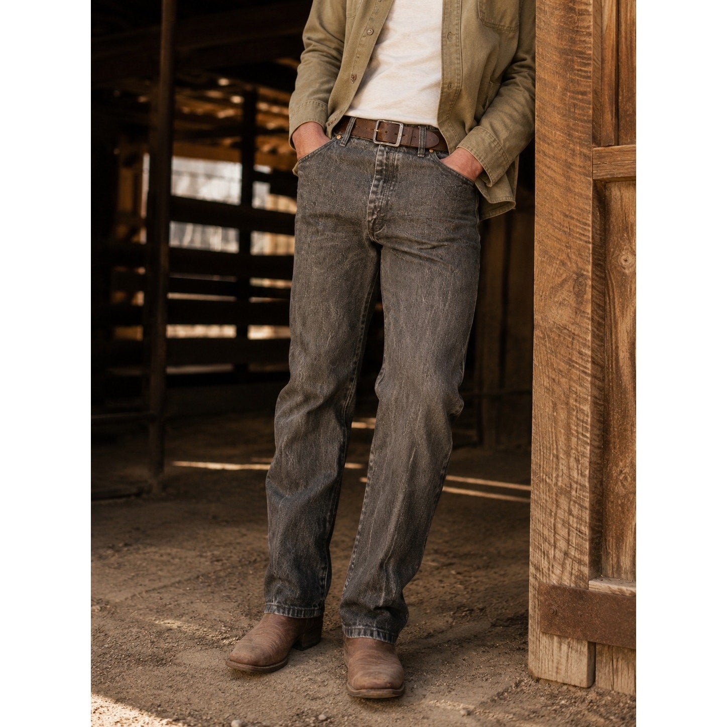Wrangler Cowboy Cut Slim Fit Jean in Black Chocolate — Size 38x30 // Preowned