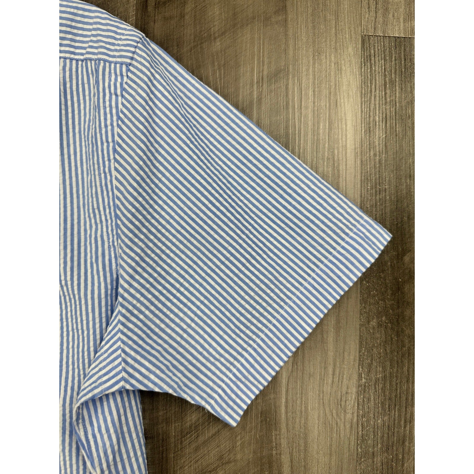 Polo Ralph Lauren Seersucker Untucked Fit Guaranteed to Wrinkle Short Sleeve Shirt in Blue, White — Size Medium