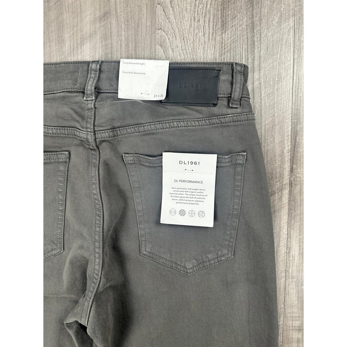 DL1961 Avery Relaxed Straight Jeans — Size 31x30