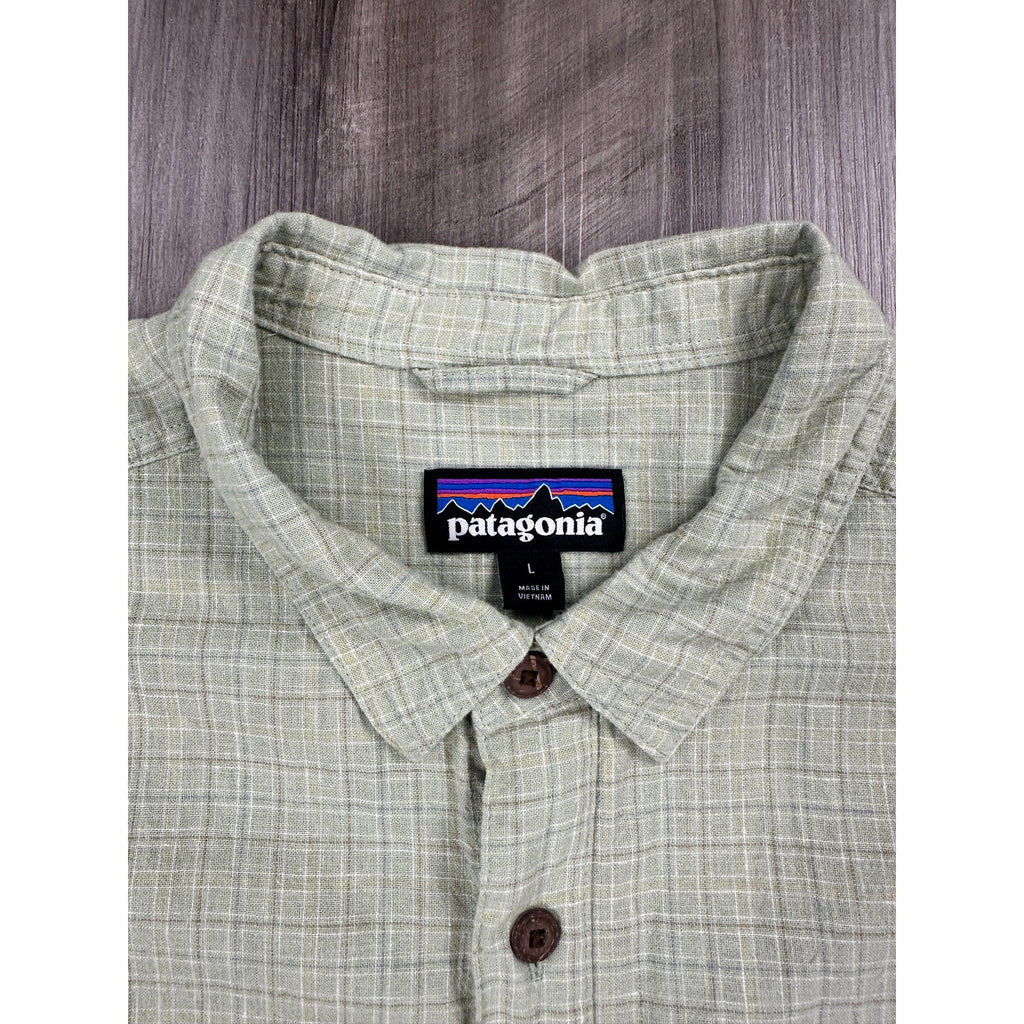 Patagonia Back Step Founder Short Sleeve Shirt in Matcha Green — Size Large // Preowned