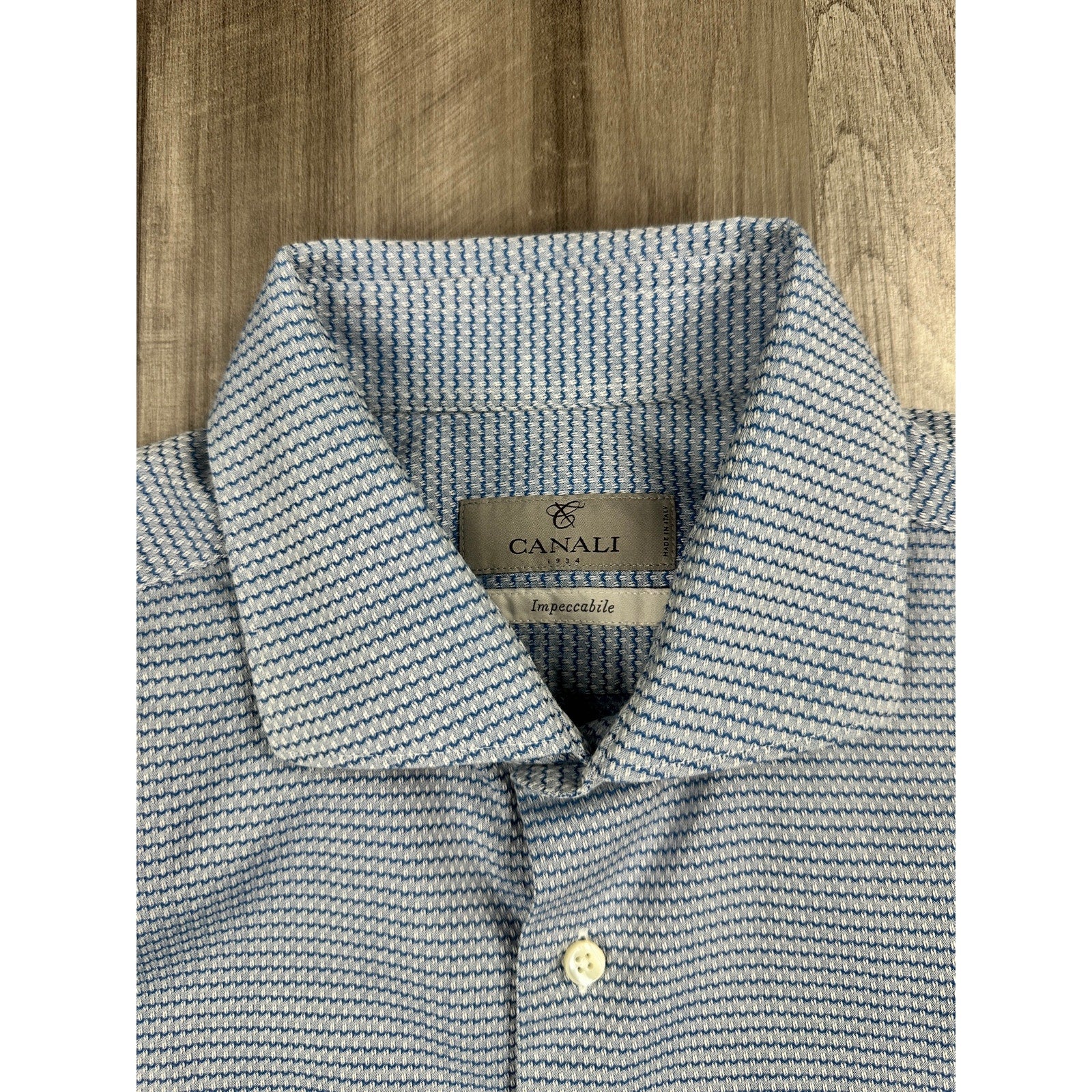 Canali Impeccabile Made in Italy Textured Stitch Long Sleeve Shirt in Light Blue, Blue, Gray — Size 41/16 (Large) // Preowned