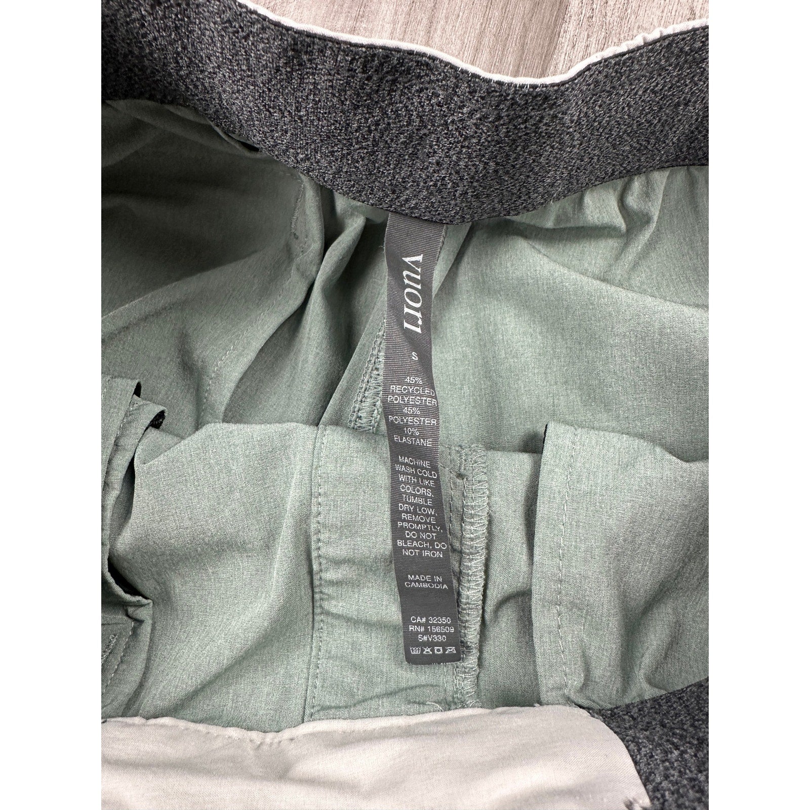 Vuori Banks Performance Athletic Shorts in Light Sage Green Gray and Gray — Size Small // Preowned