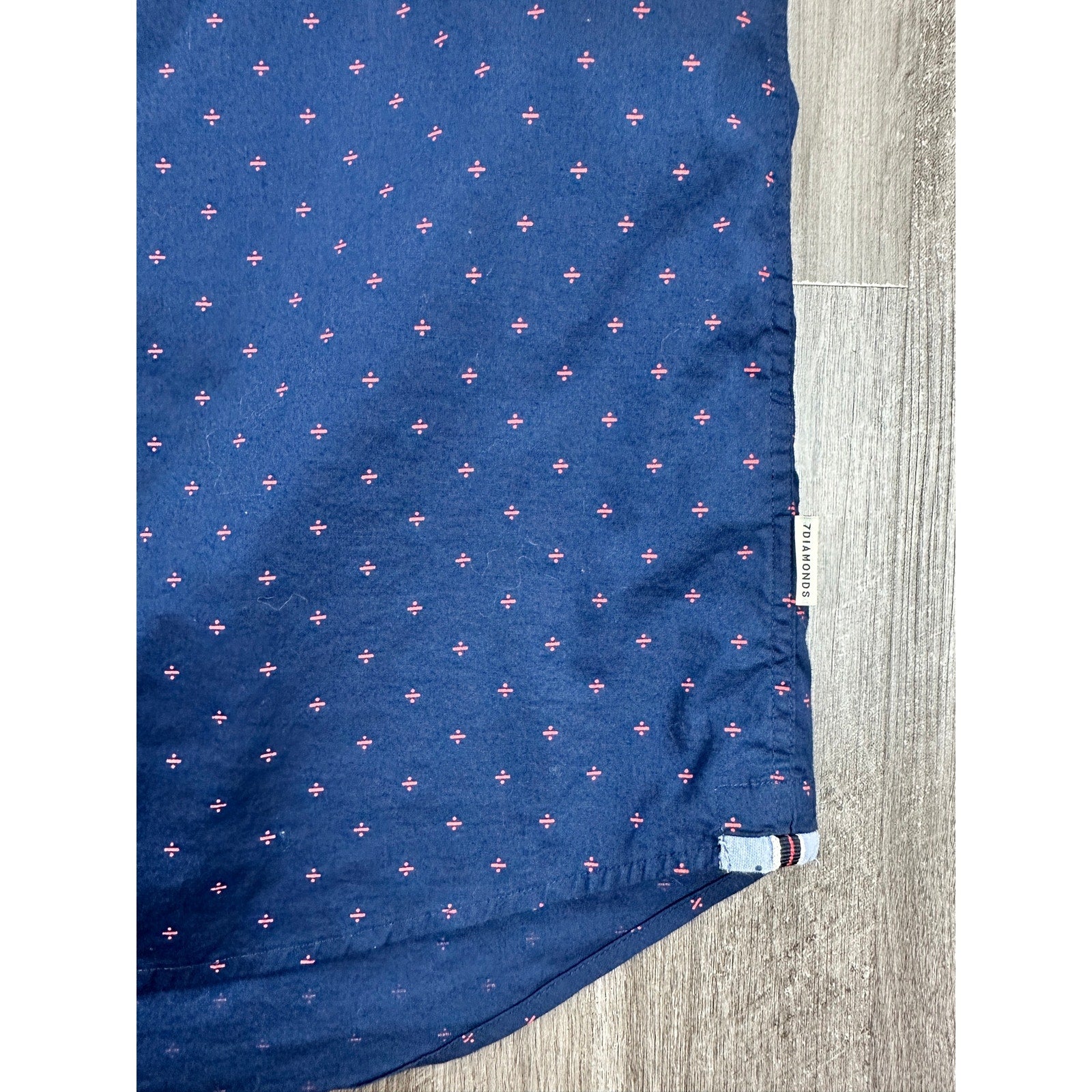 7 Diamonds Systematic Fit Short Sleeve Button Down in Navy Red — Size Medium // Preowned