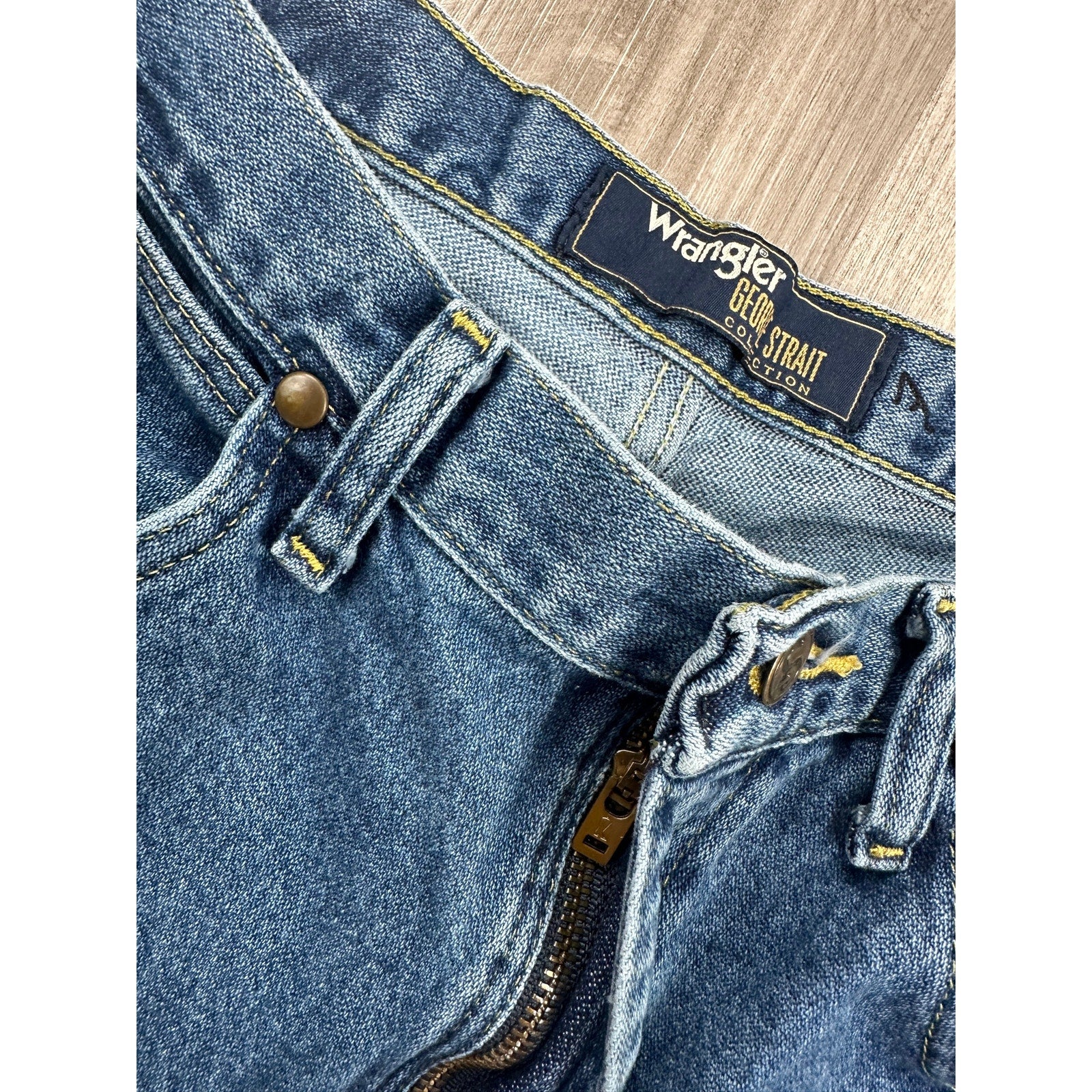 Wrangler George Strait Cowboy Cut Relaxed Fit Jean in Blue — Size 32x36 // Preowned