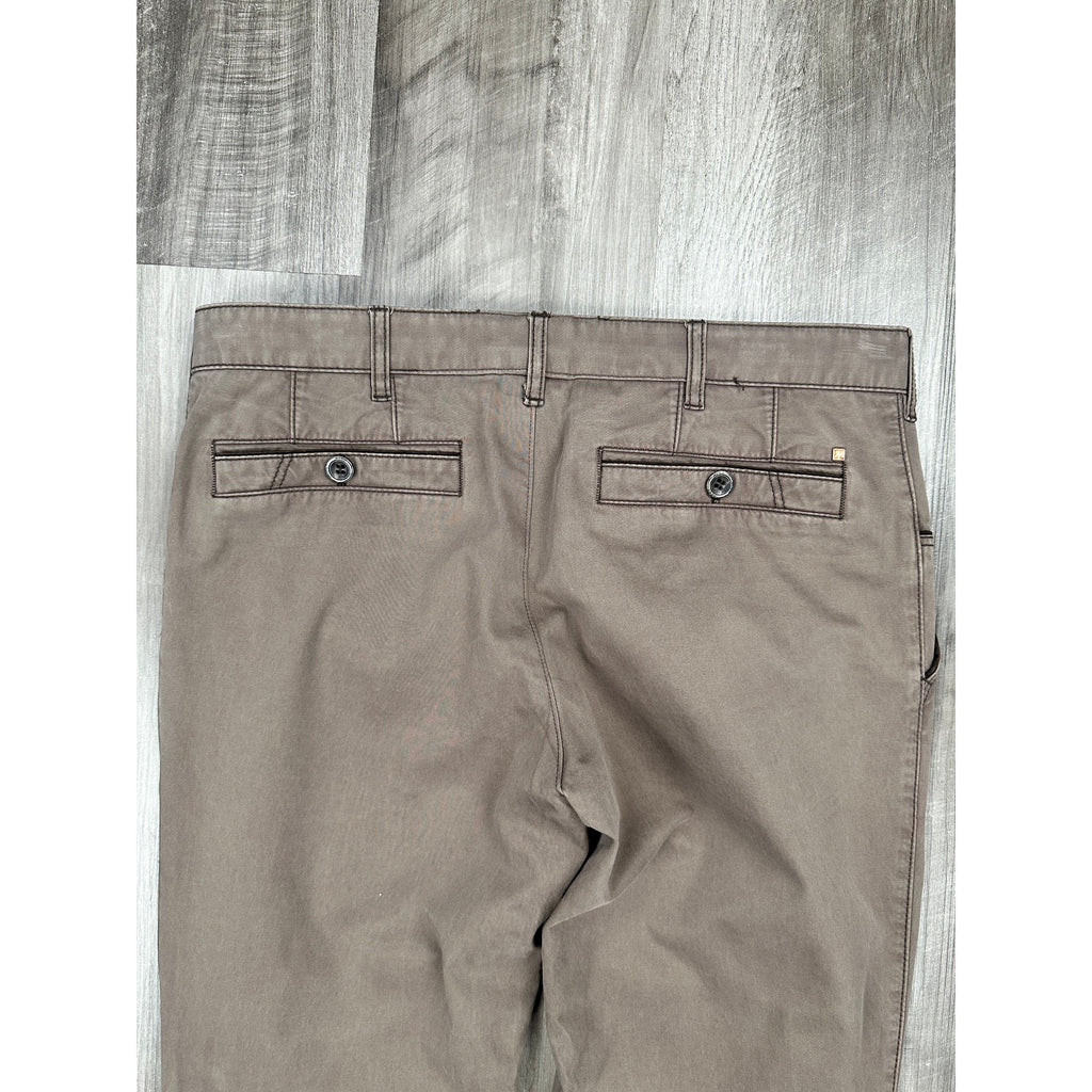 Meyer New York Modern Slim Fit French Pocket Chinos in Light Brown — Size 34 // Preowned