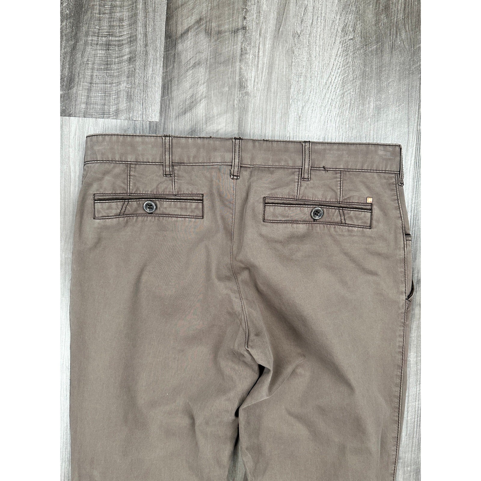 Meyer New York Modern Slim Fit French Pocket Chinos in Light Brown — Size 34 // Preowned
